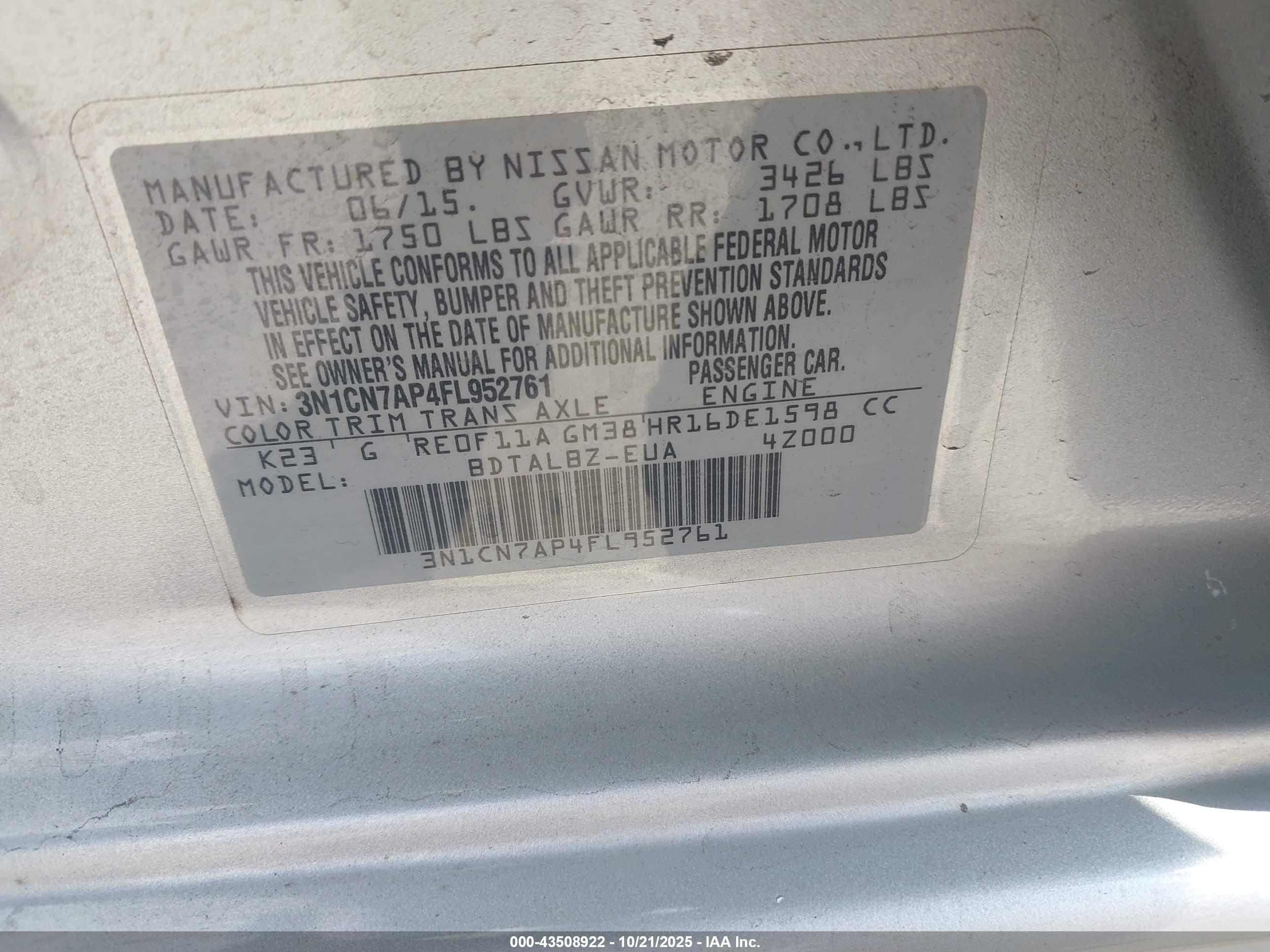 NISSAN VERSA image 9
