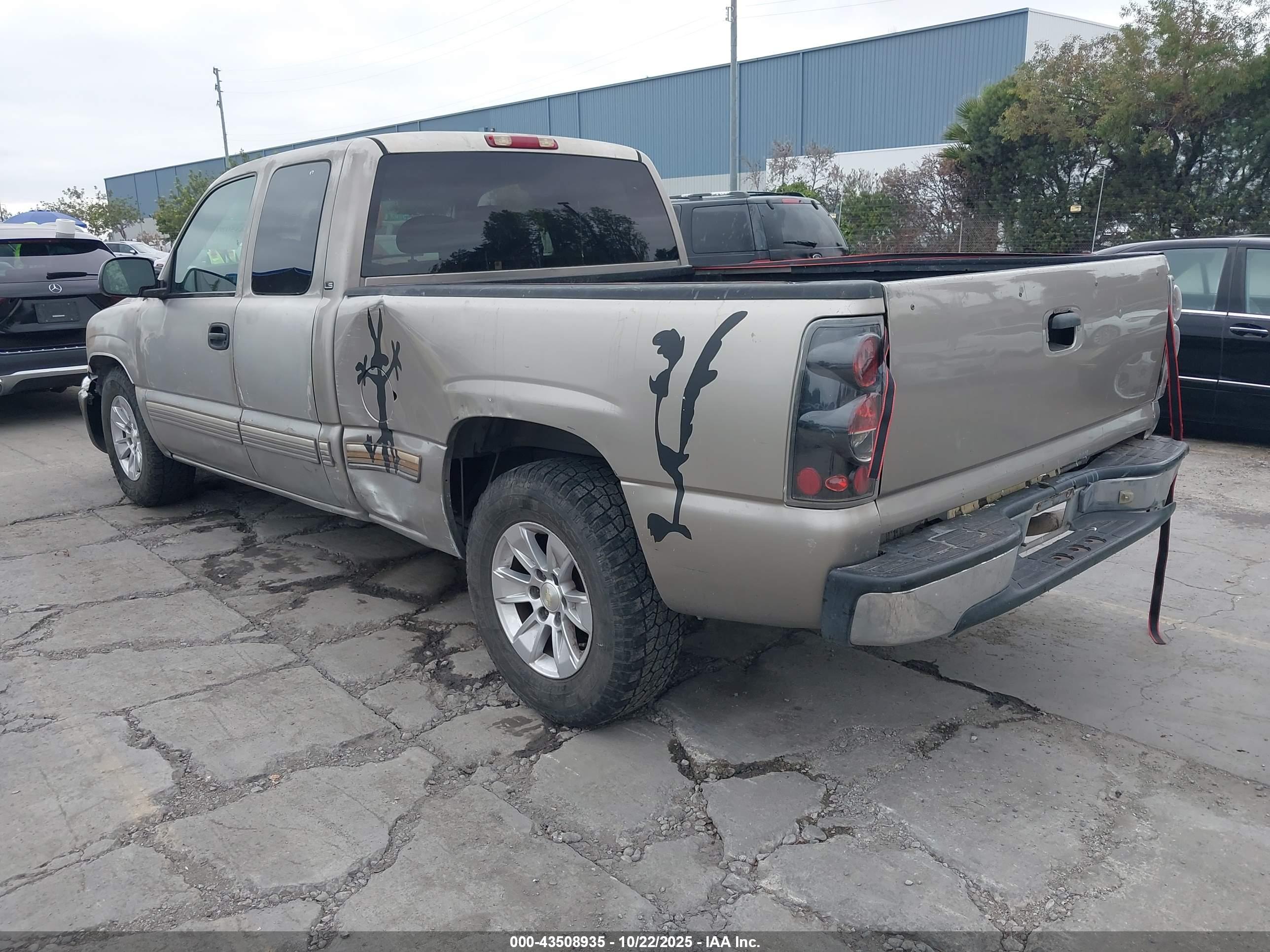 CHEVROLET SILVERADO image 3
