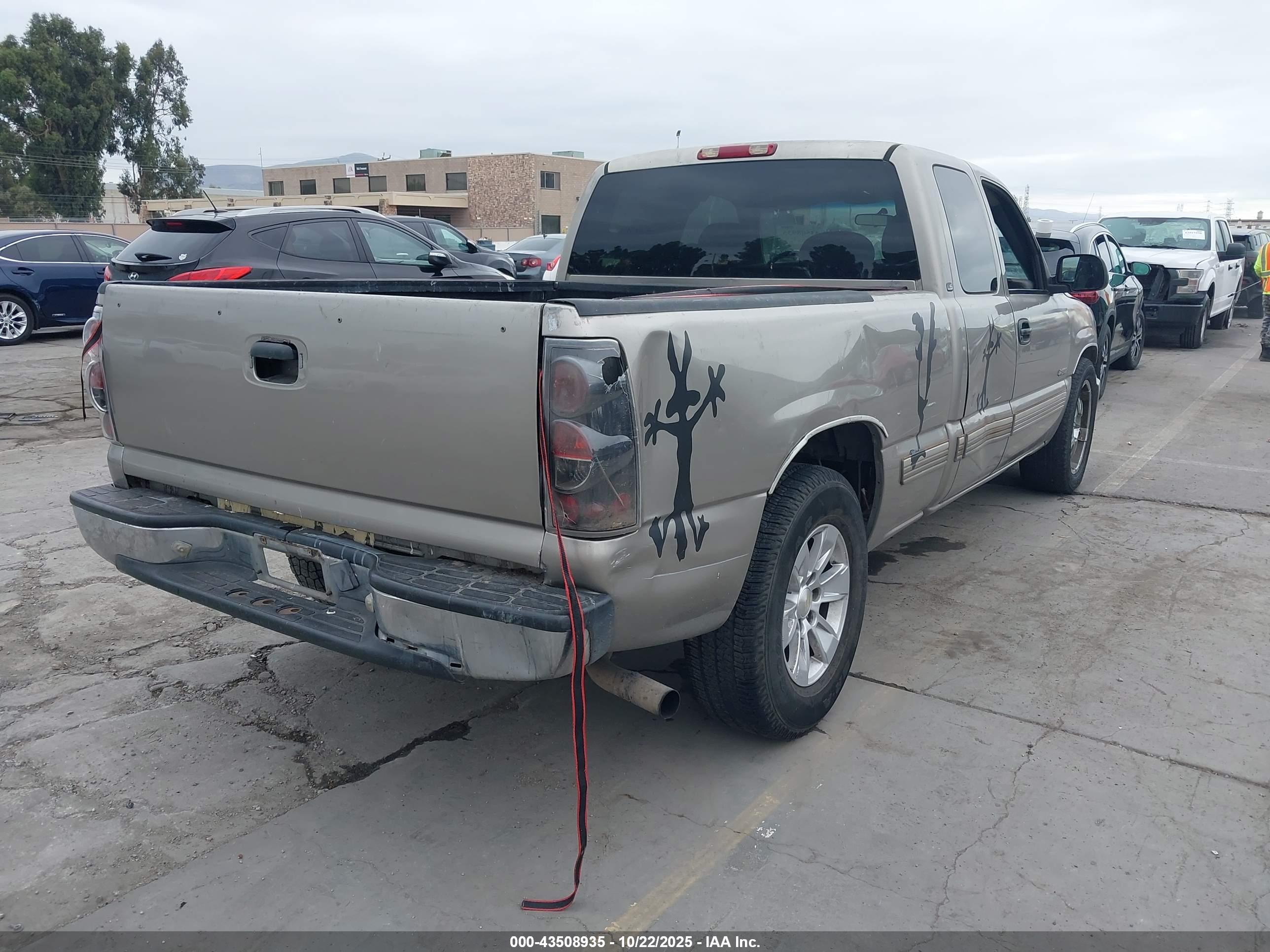 CHEVROLET SILVERADO image 4