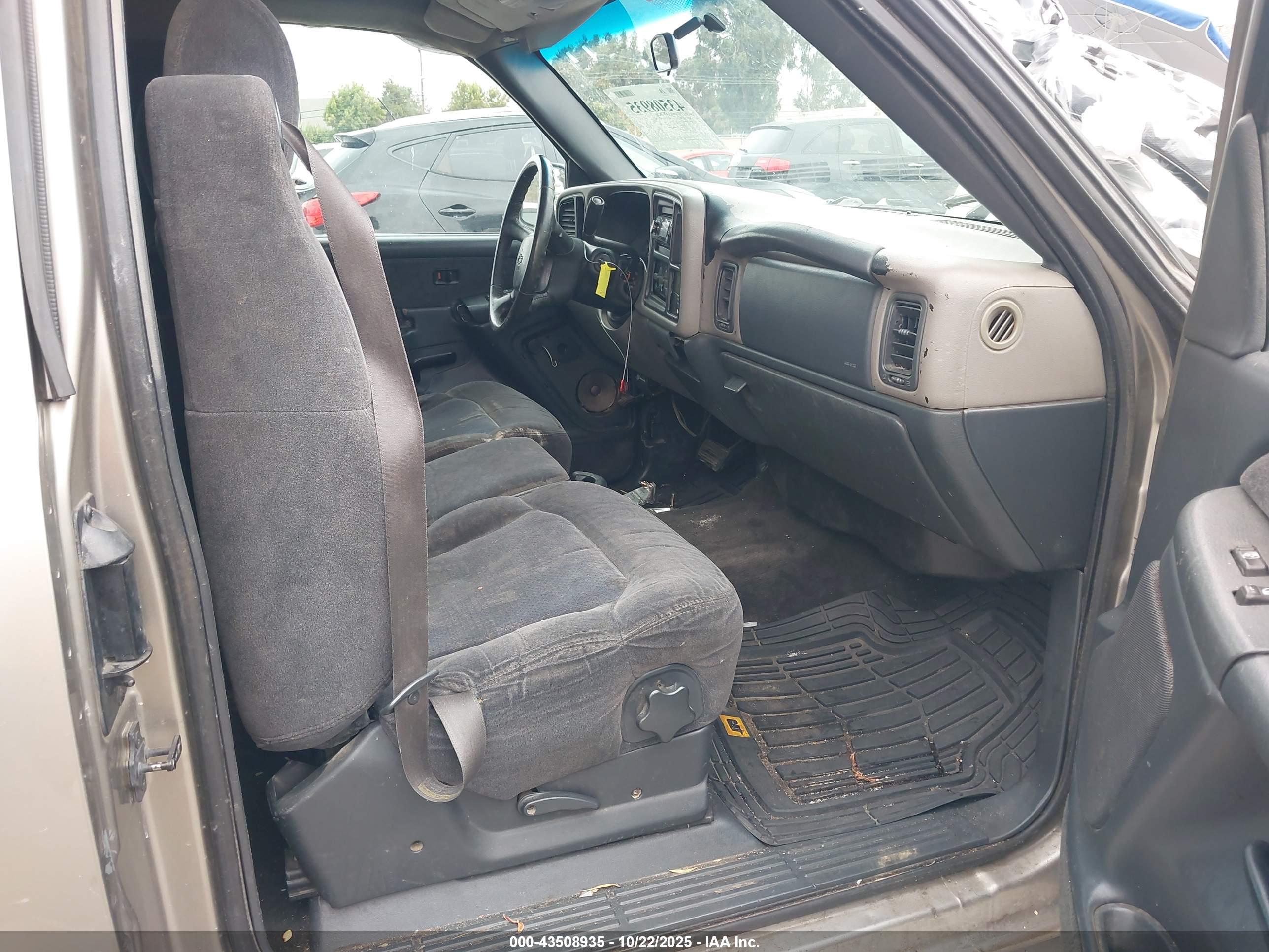 CHEVROLET SILVERADO image 5