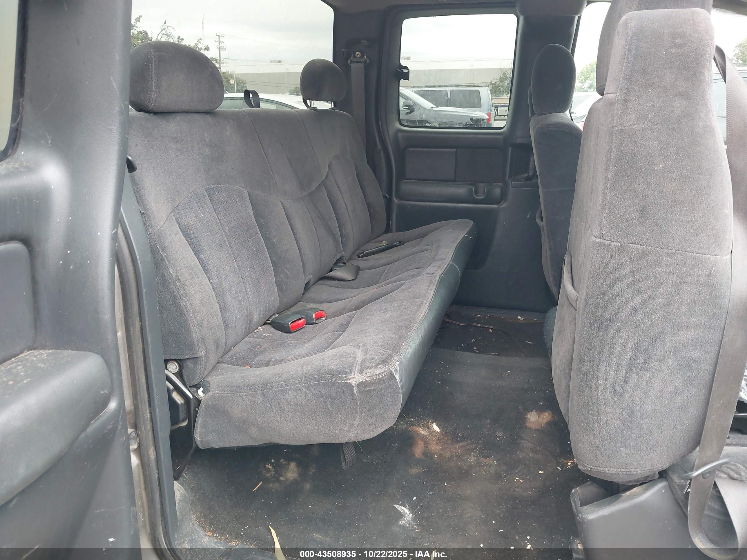 CHEVROLET SILVERADO image 8