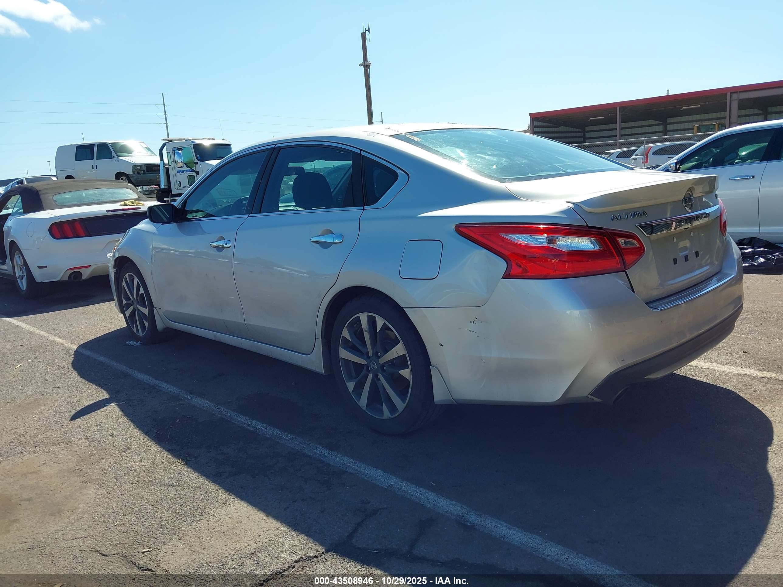 NISSAN ALTIMA image 3