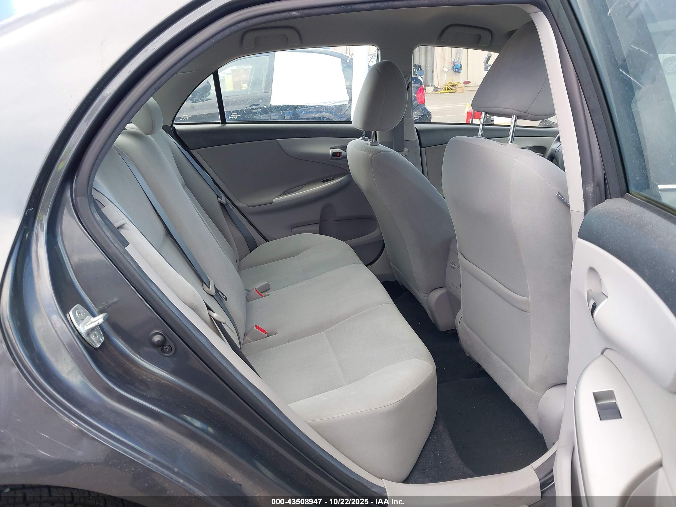 TOYOTA COROLLA image 8