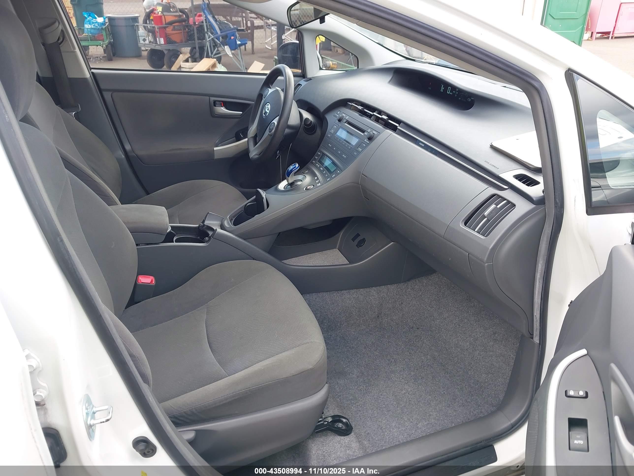 TOYOTA PRIUS image 5