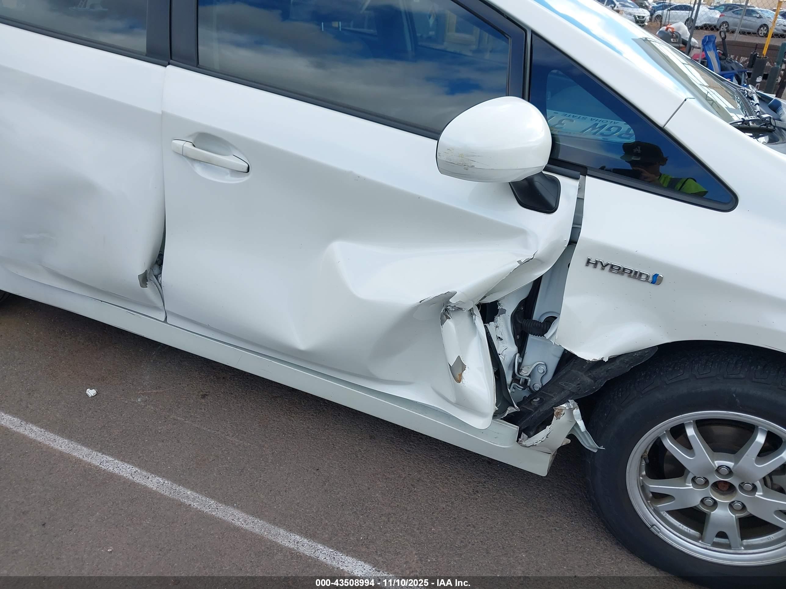 TOYOTA PRIUS image 6