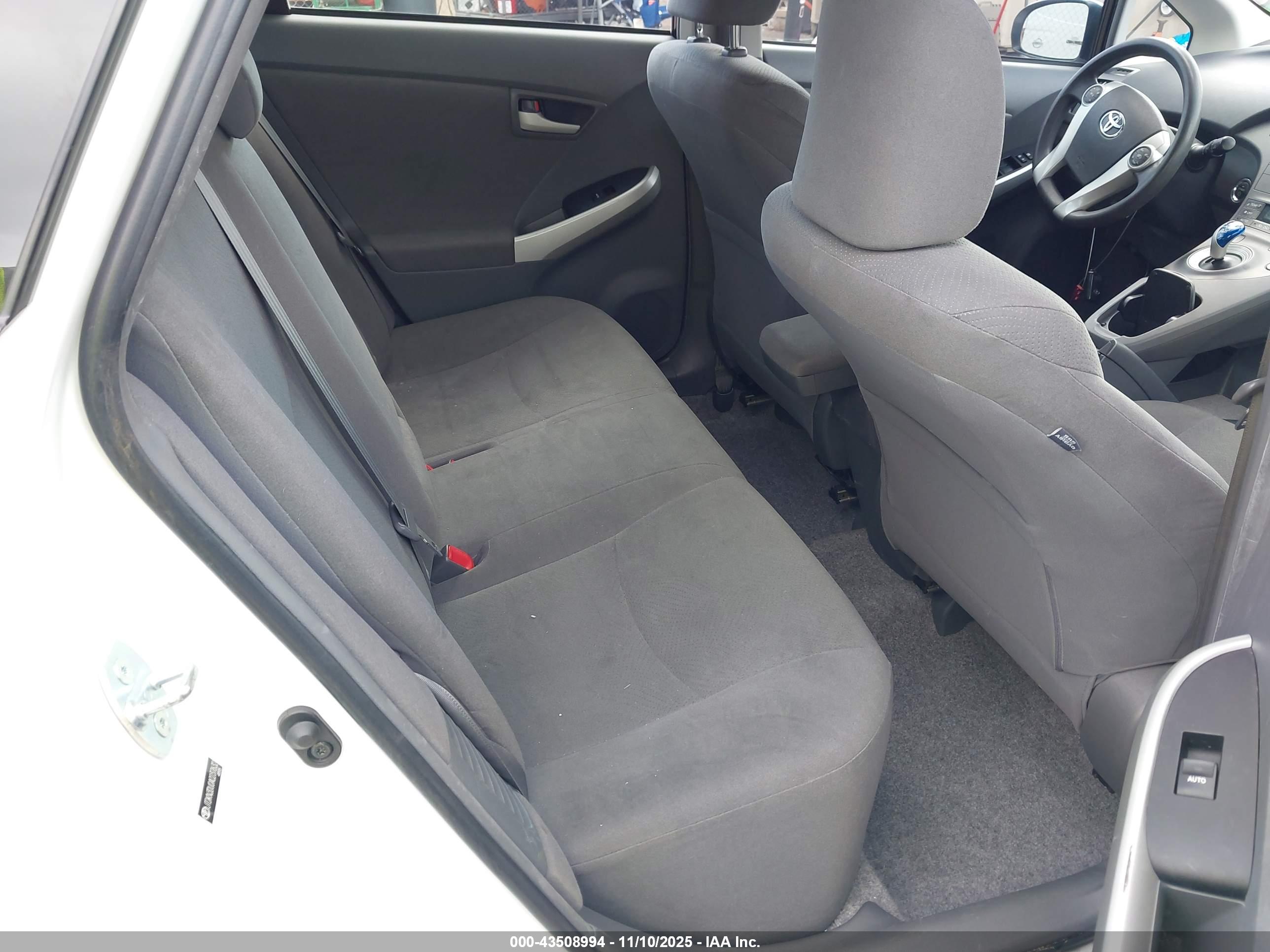 TOYOTA PRIUS image 8