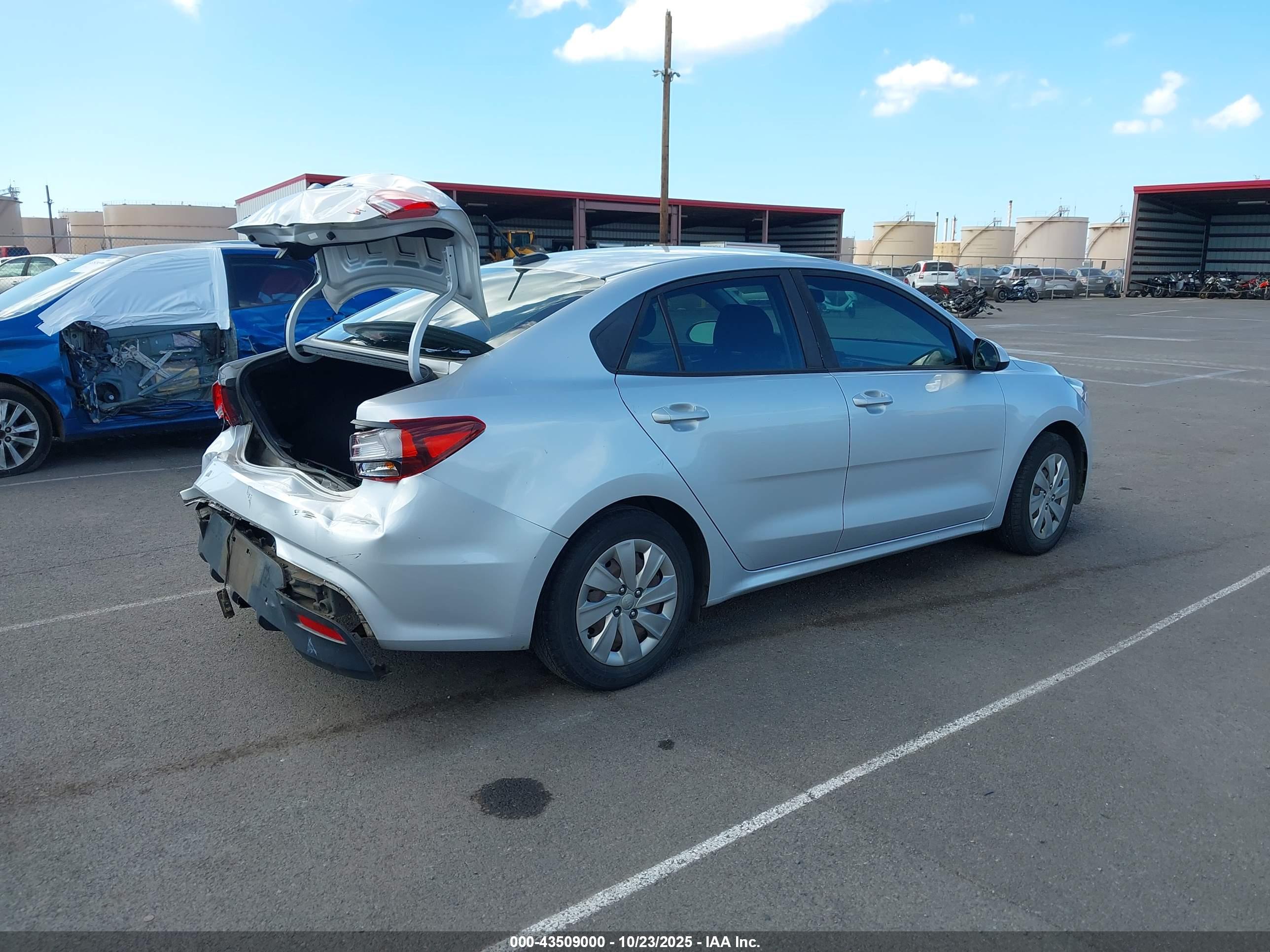 KIA RIO image 4