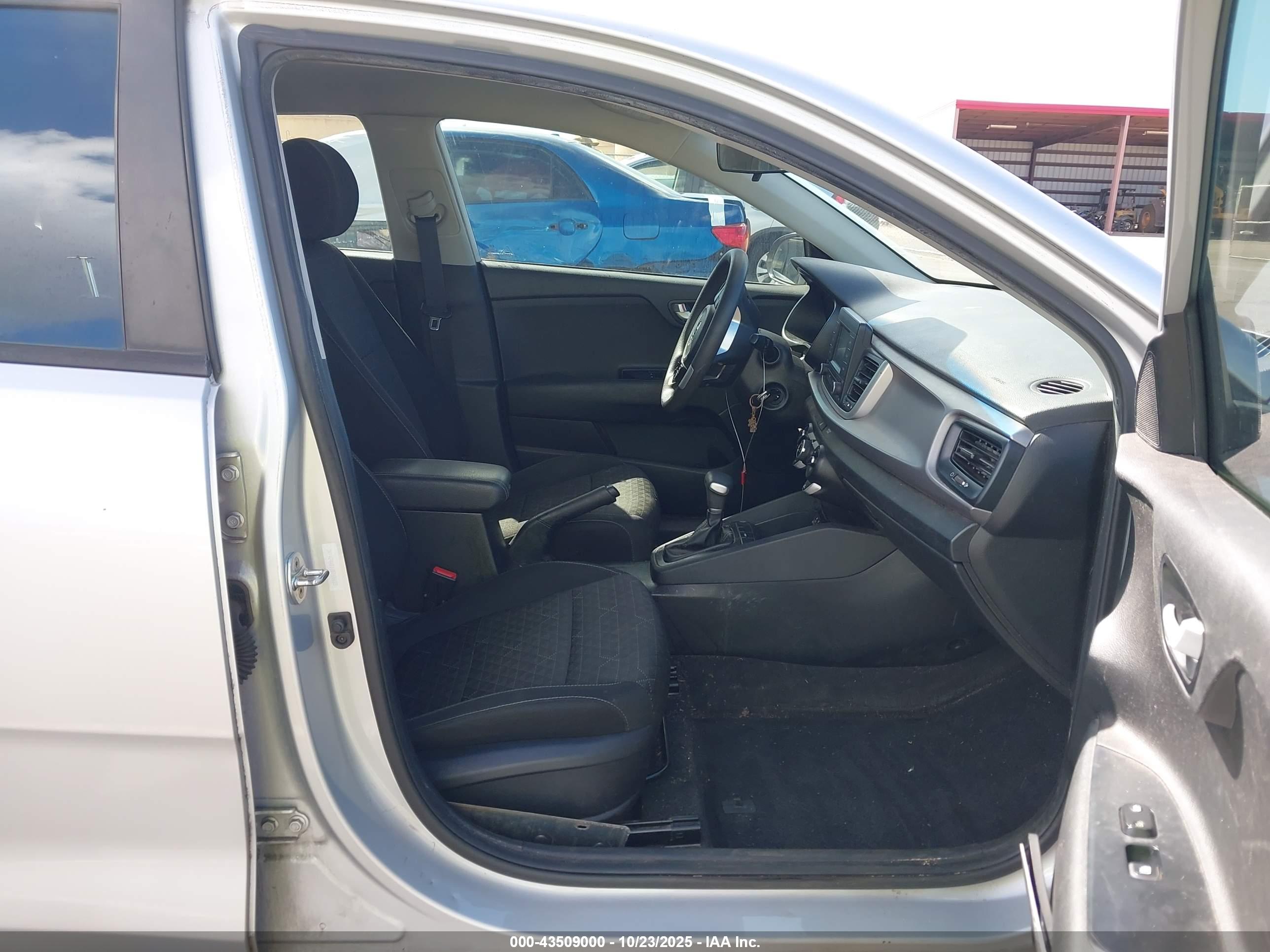 KIA RIO image 5