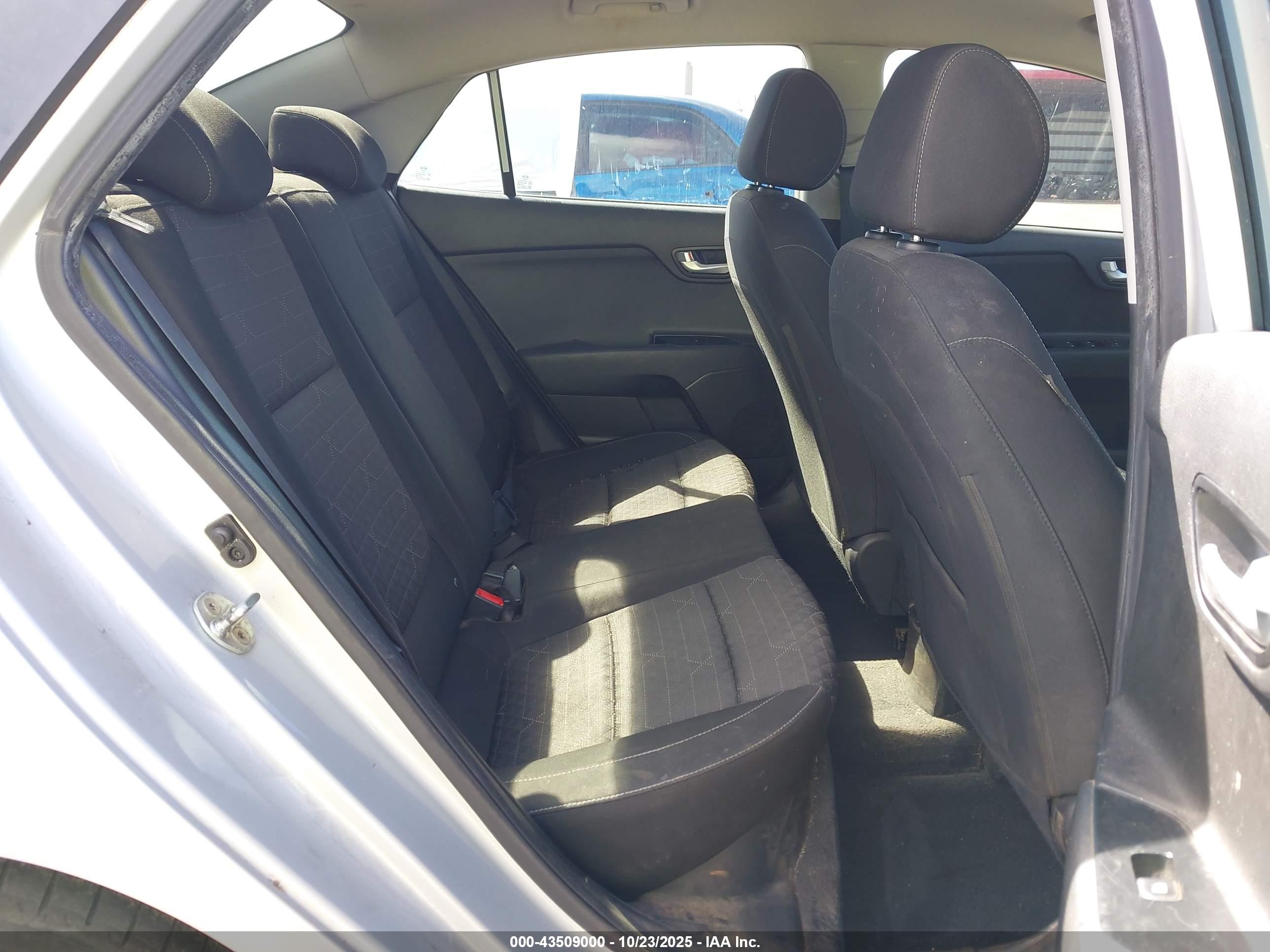 KIA RIO image 8