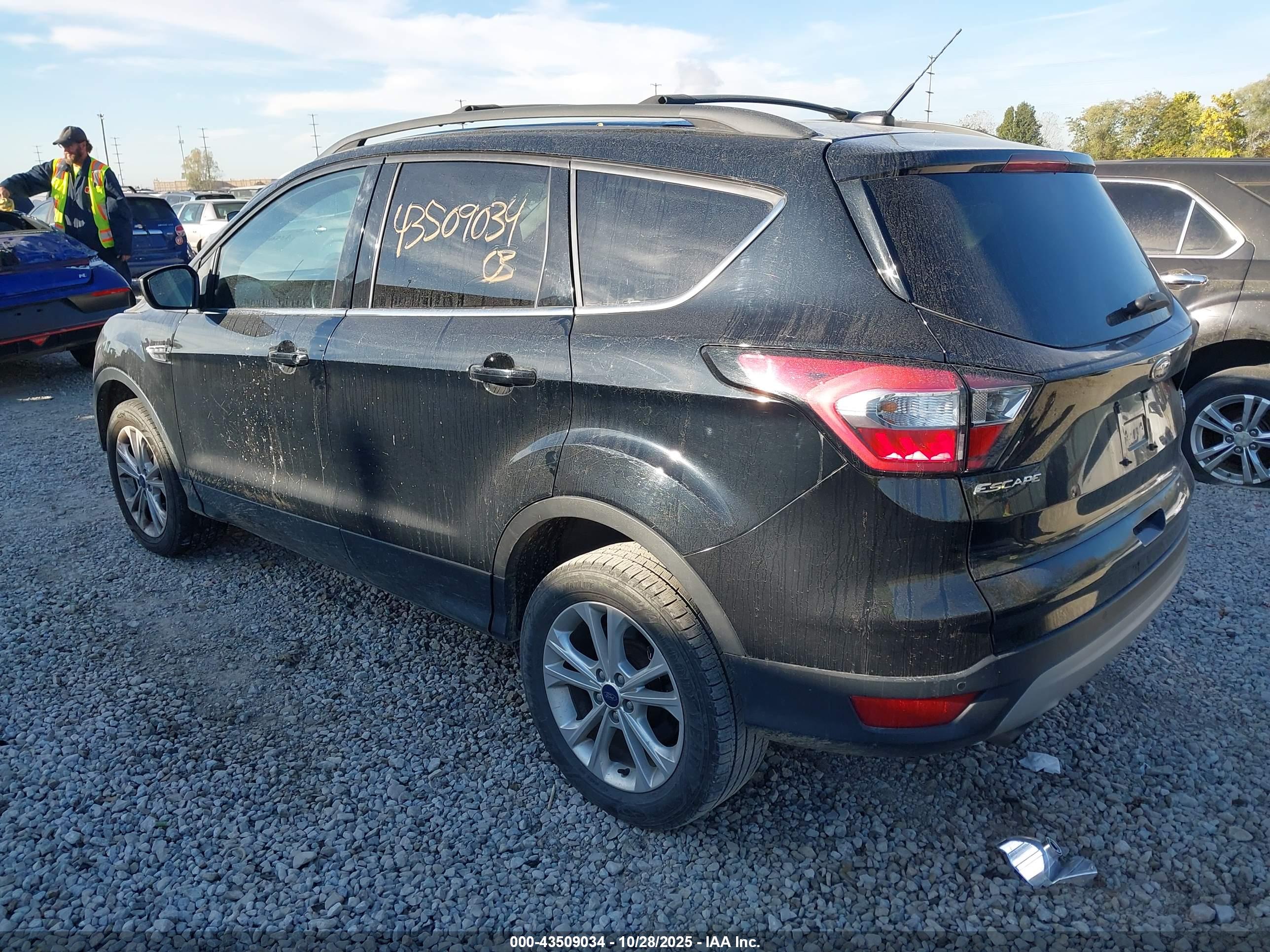 FORD ESCAPE image 3