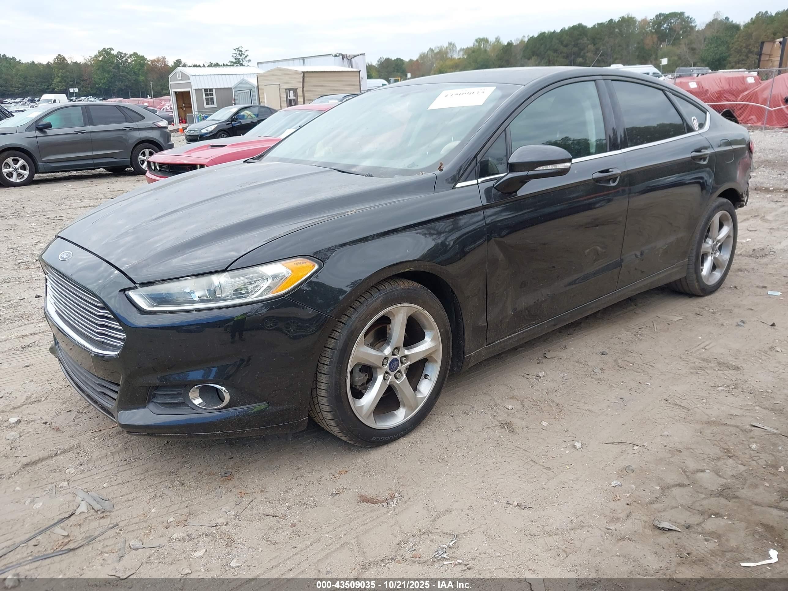 FORD FUSION image 2