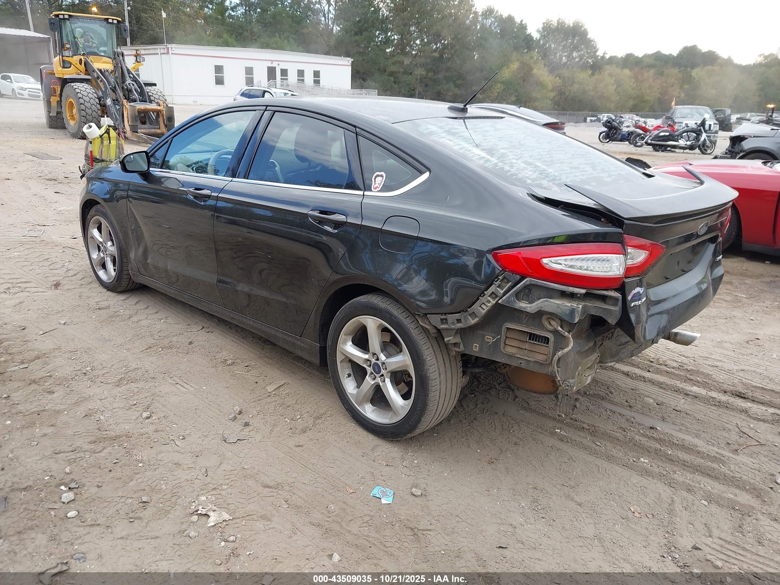 FORD FUSION image 3