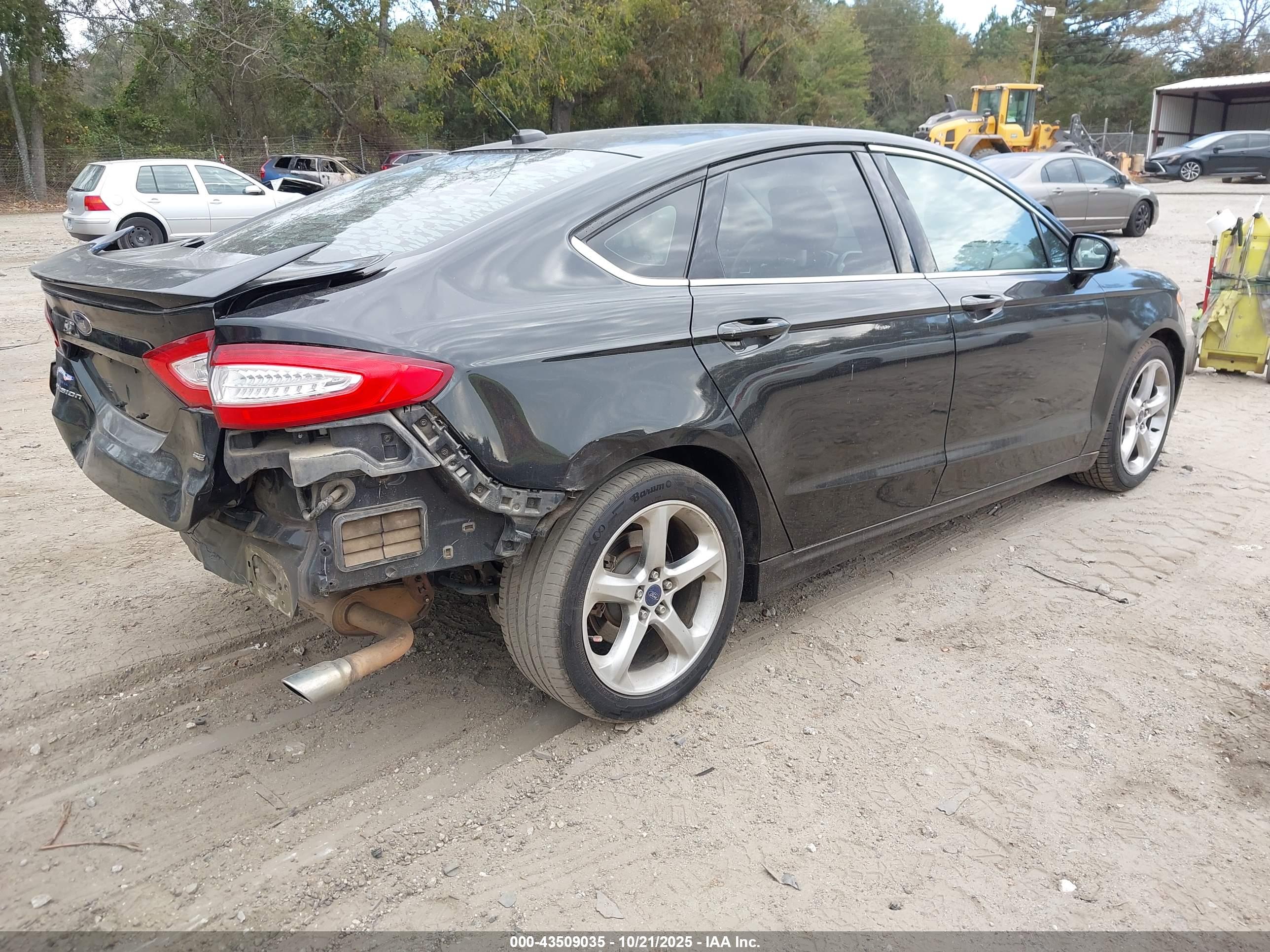 FORD FUSION image 4