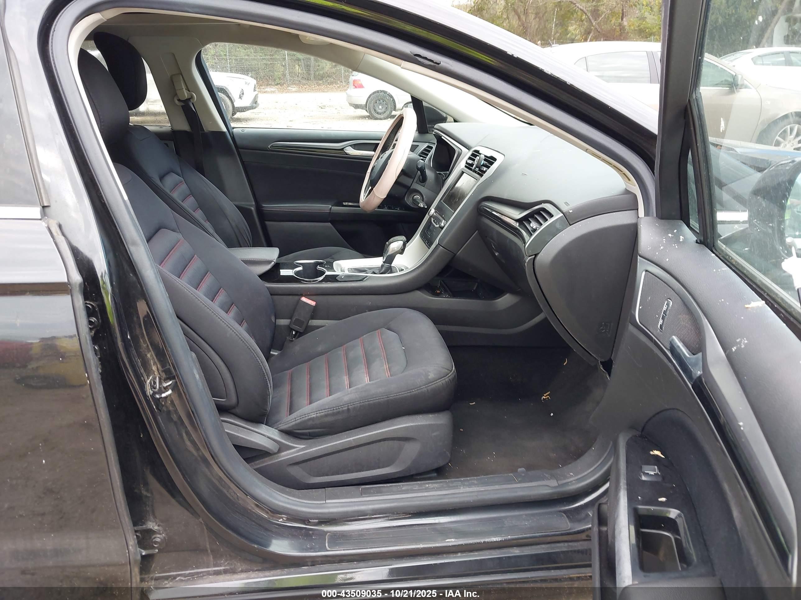 FORD FUSION image 5