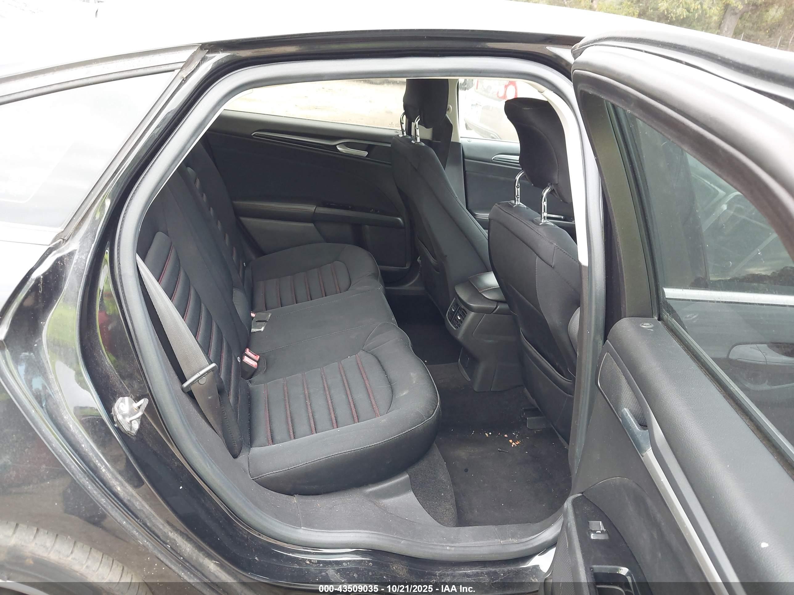 FORD FUSION image 8