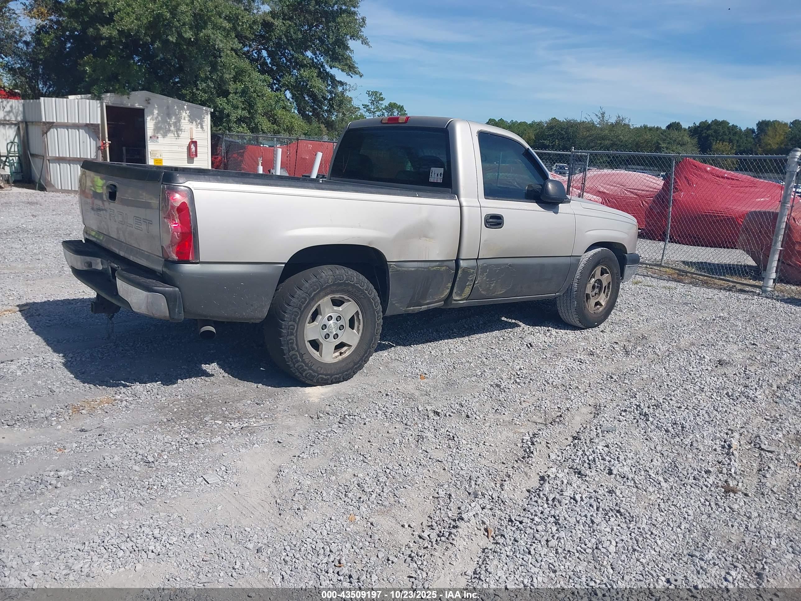 CHEVROLET SILVERADO image 4