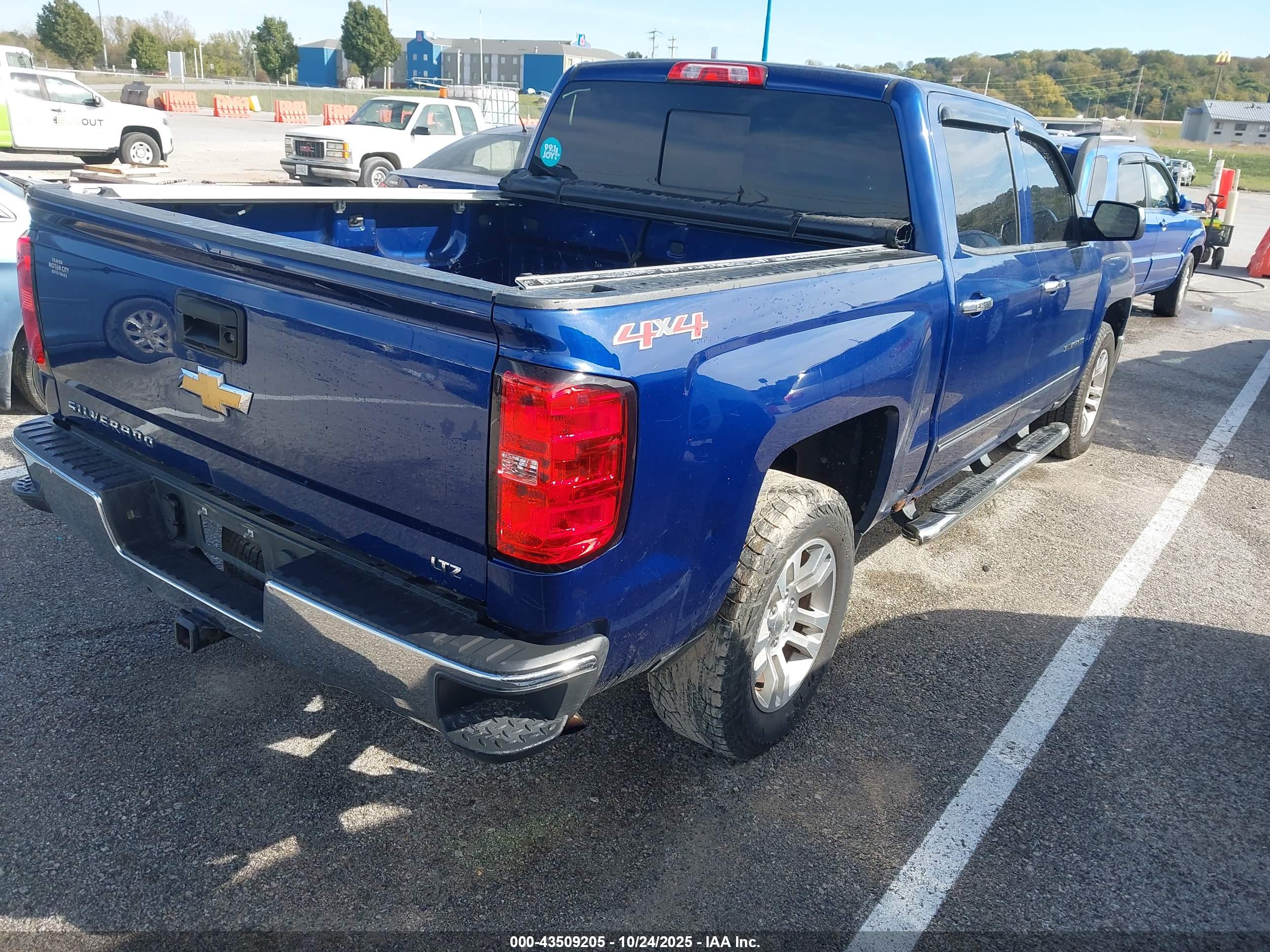 CHEVROLET SILVERADO image 4