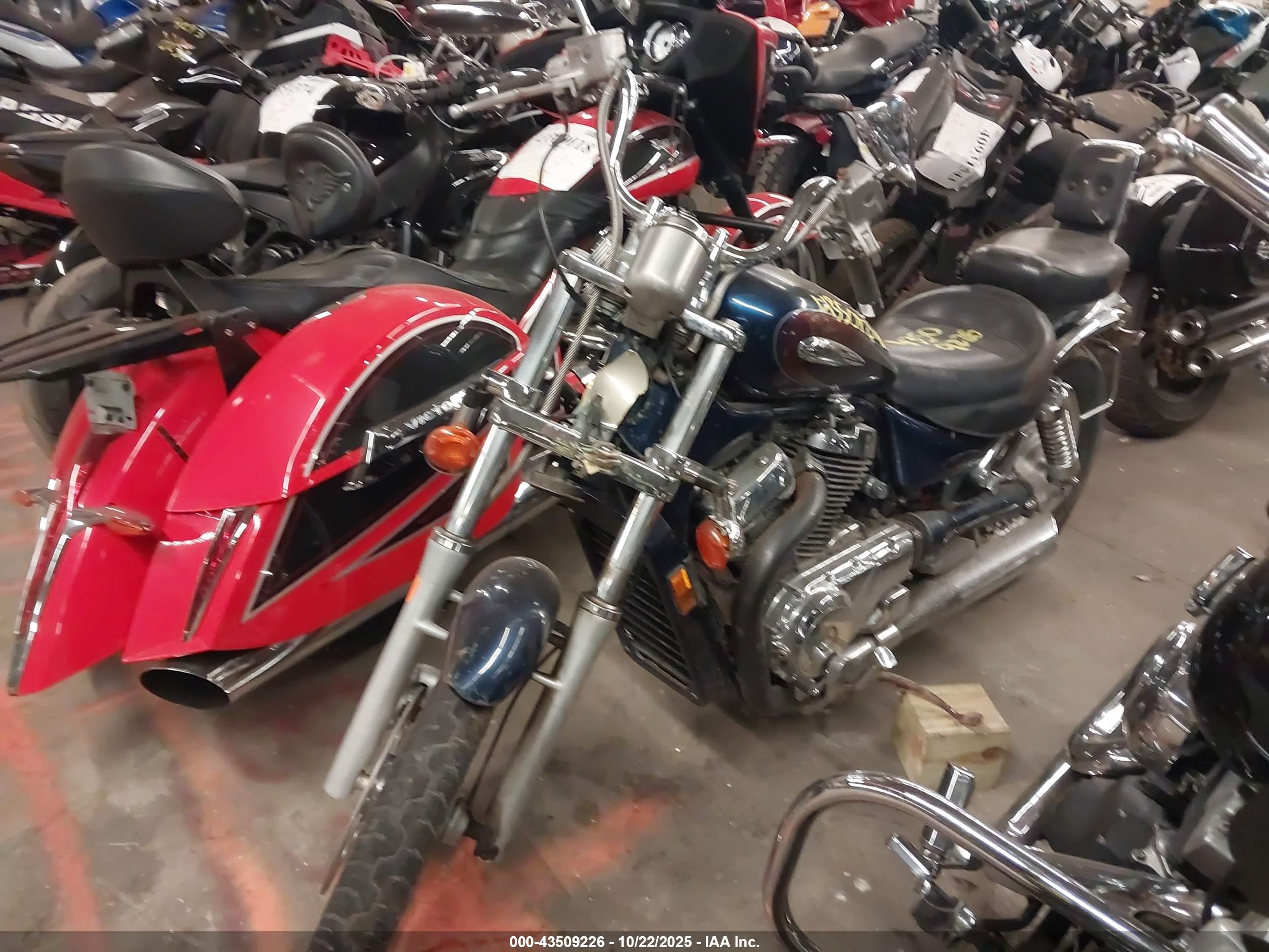 SUZUKI VS800 image 2