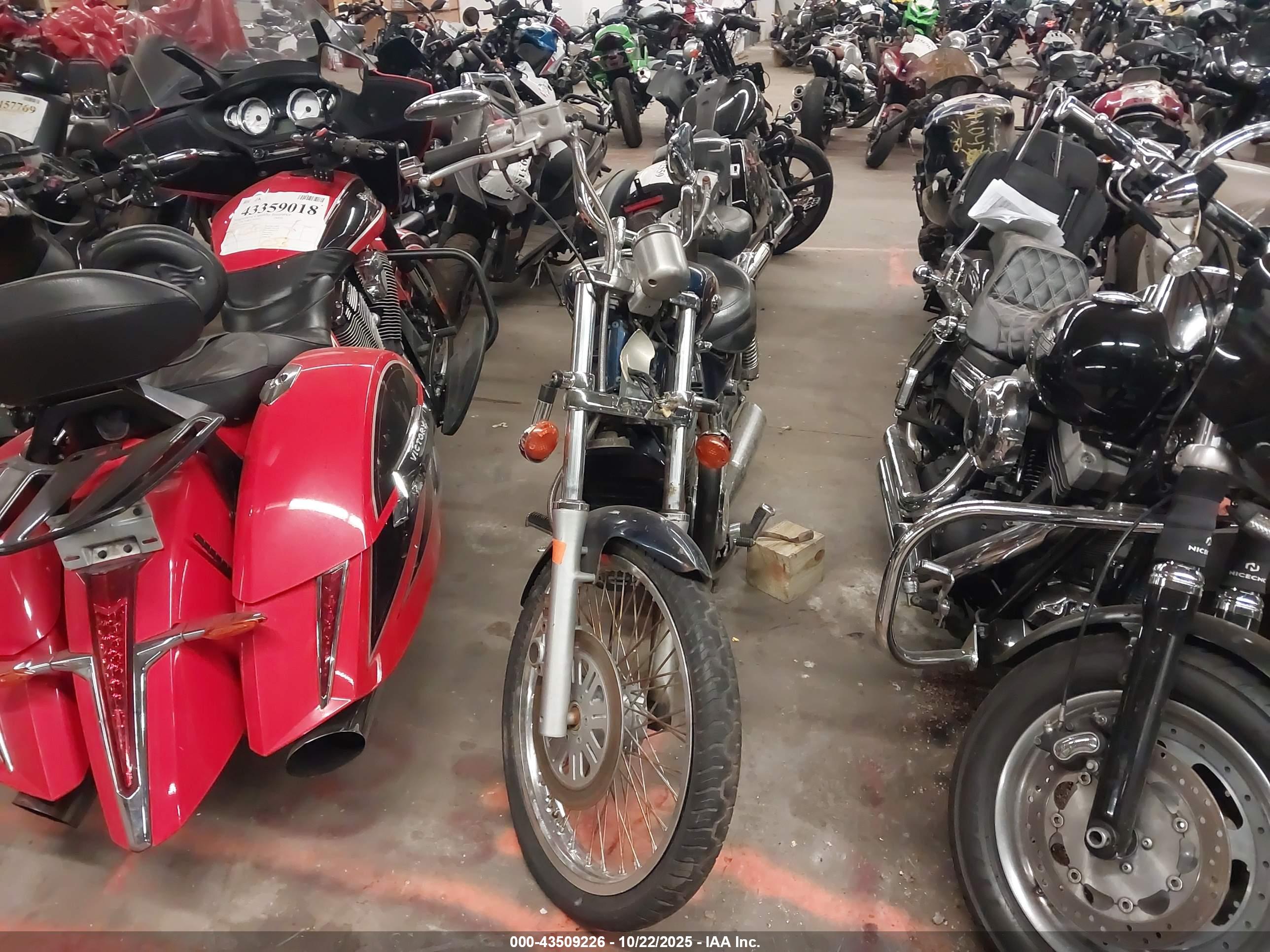 SUZUKI VS800 image 5
