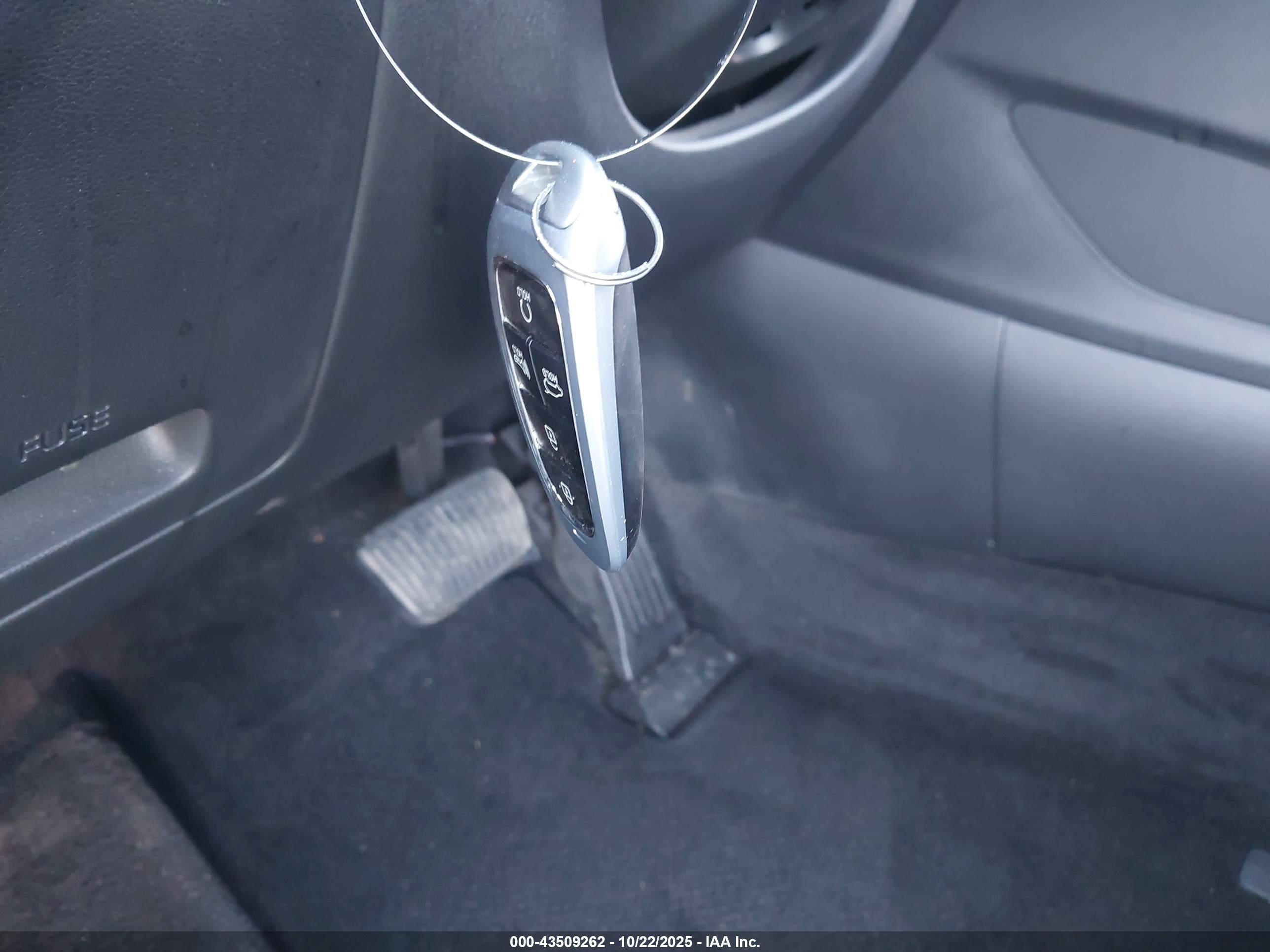 HYUNDAI TUCSON image 11