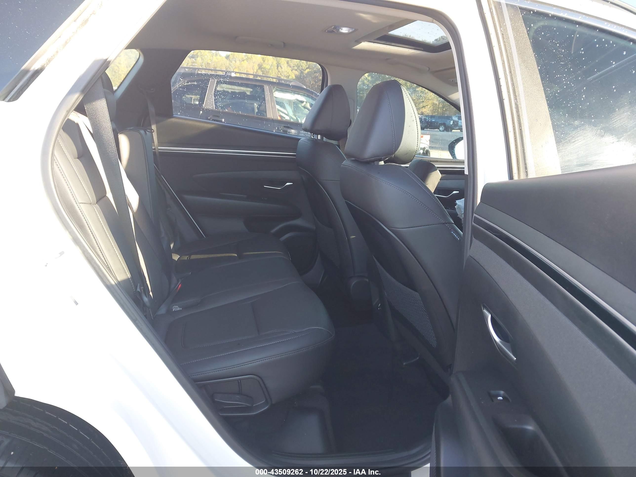 HYUNDAI TUCSON image 8