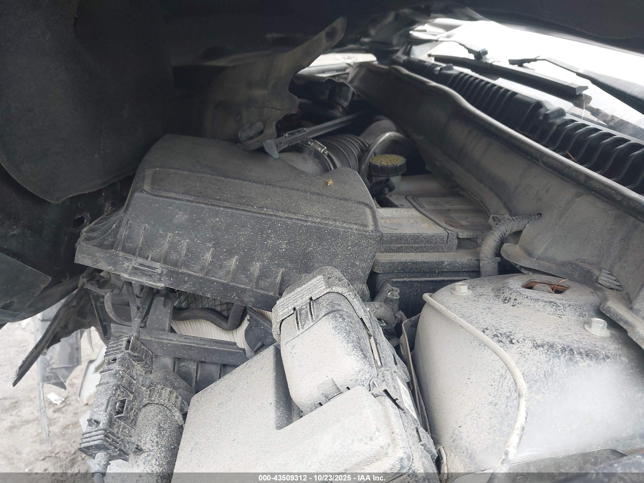 FORD FUSION image 10