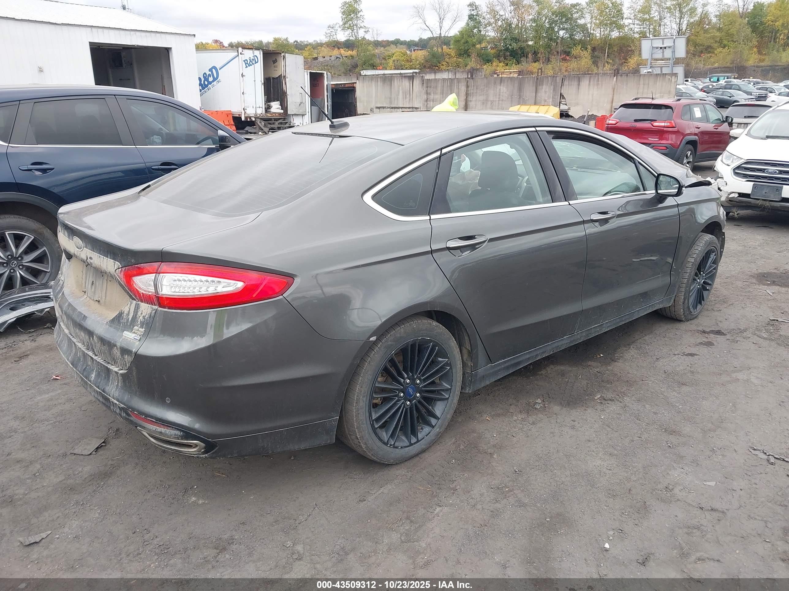 FORD FUSION image 4