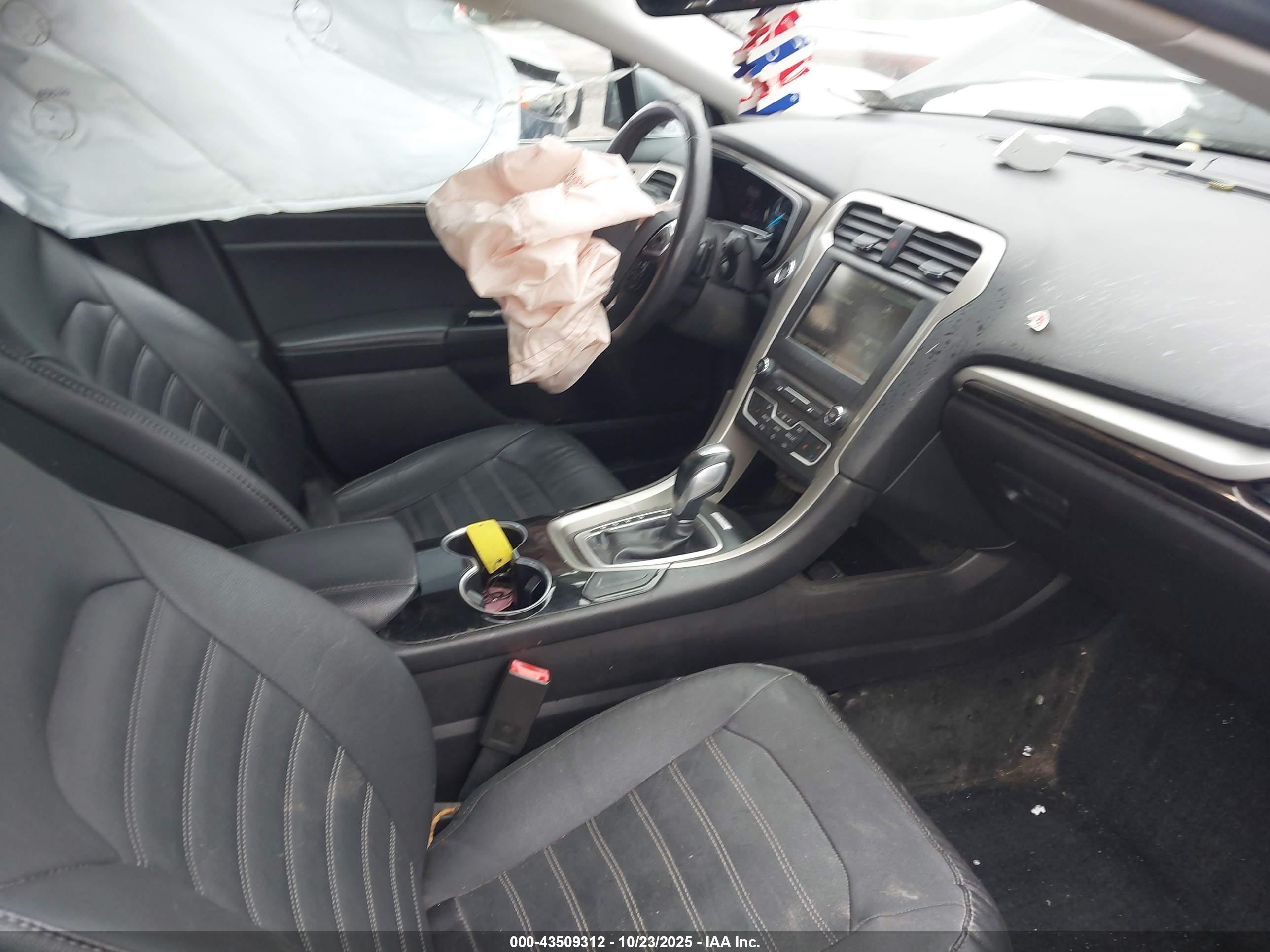FORD FUSION image 5