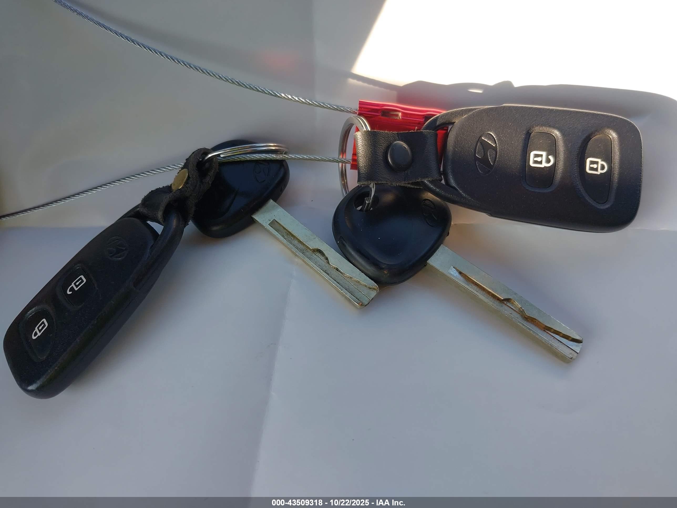 HYUNDAI ACCENT image 11