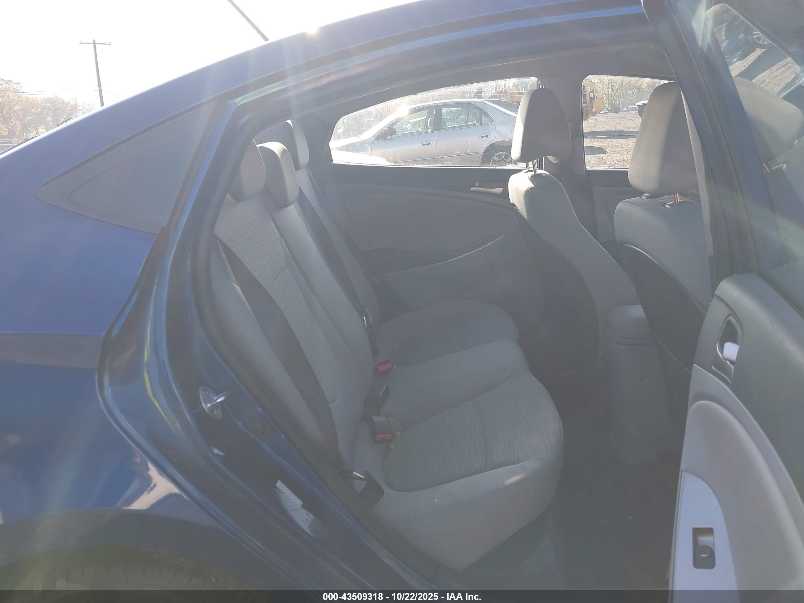HYUNDAI ACCENT image 8
