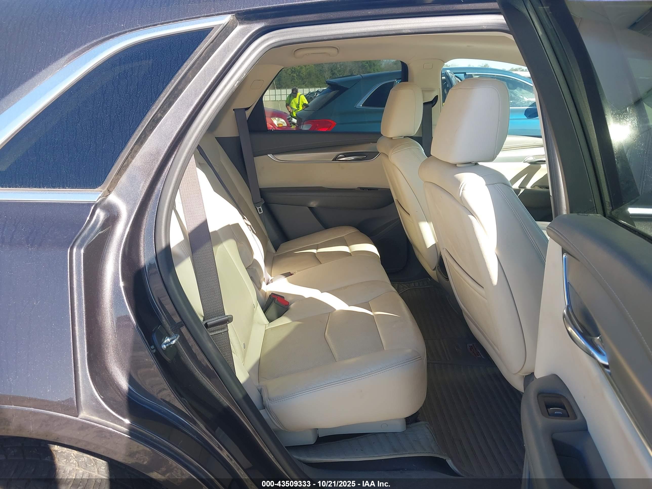 CADILLAC XT5 image 8