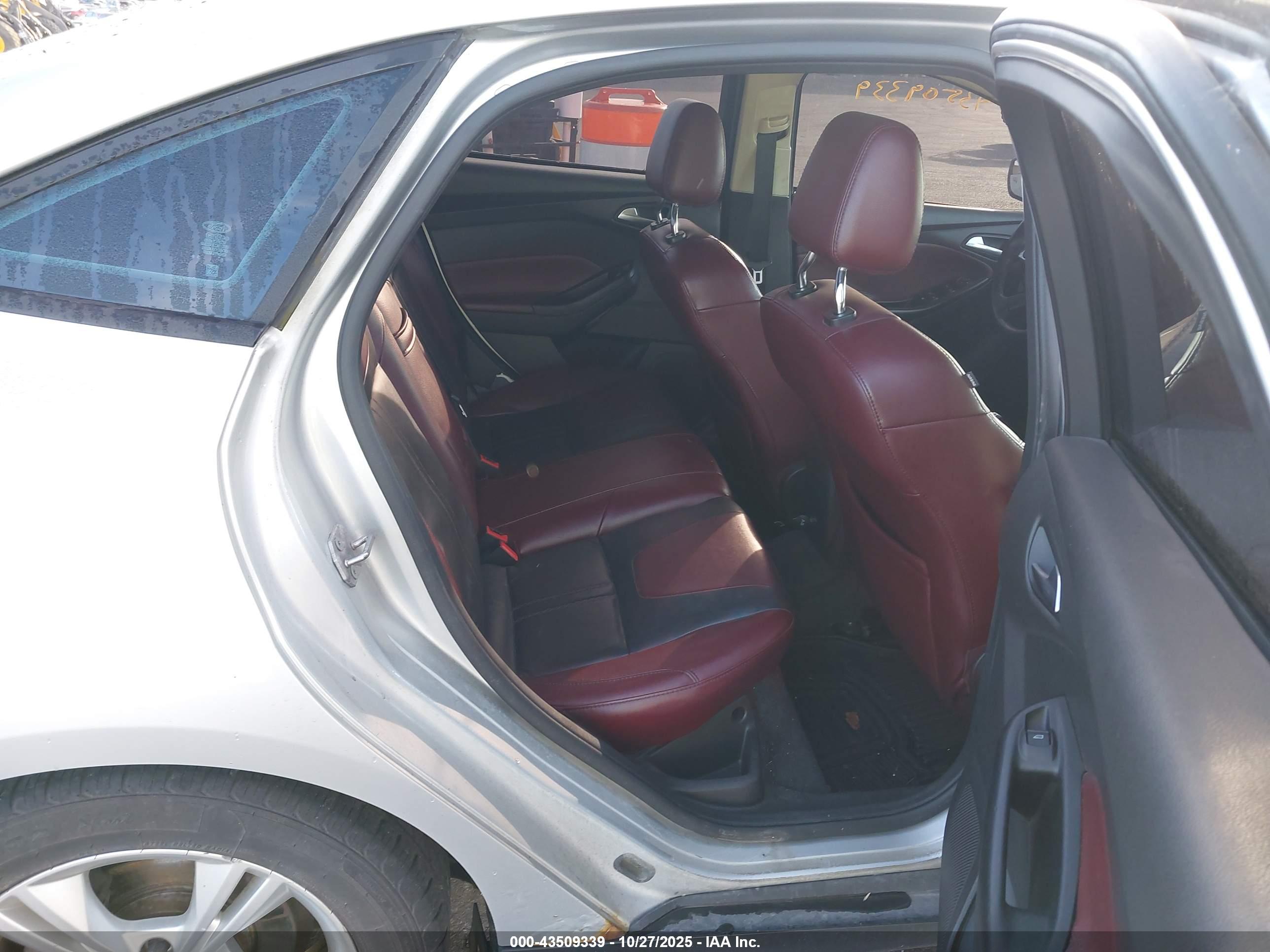 FORD FOCUS image 8