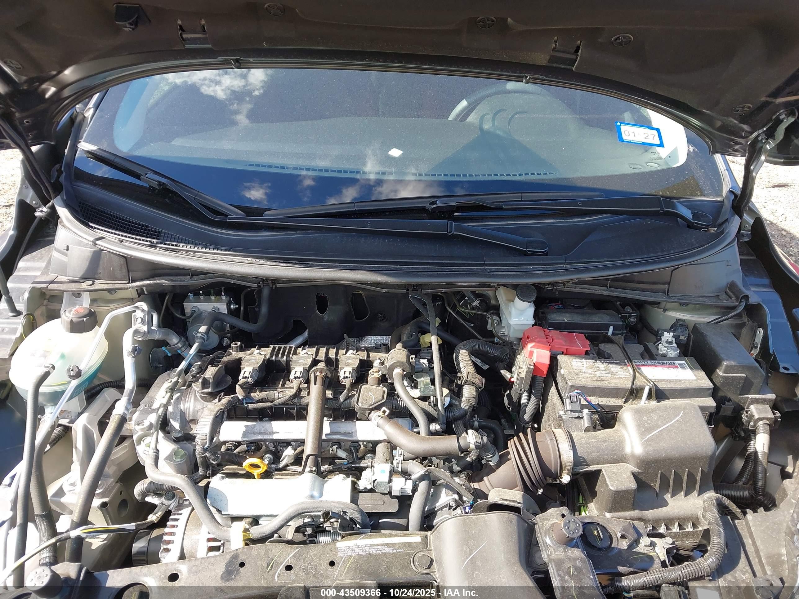 NISSAN VERSA image 10