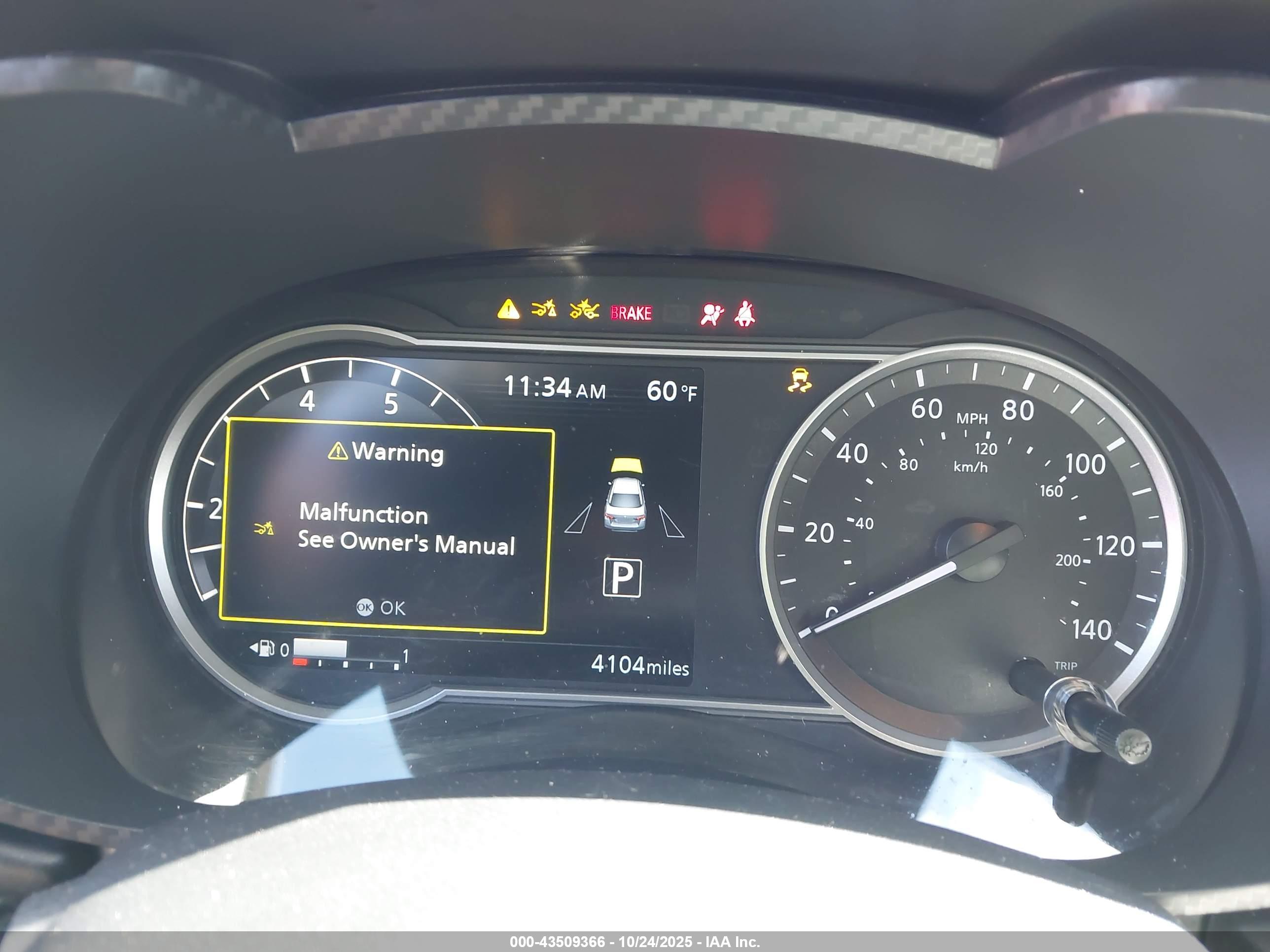 NISSAN VERSA image 7