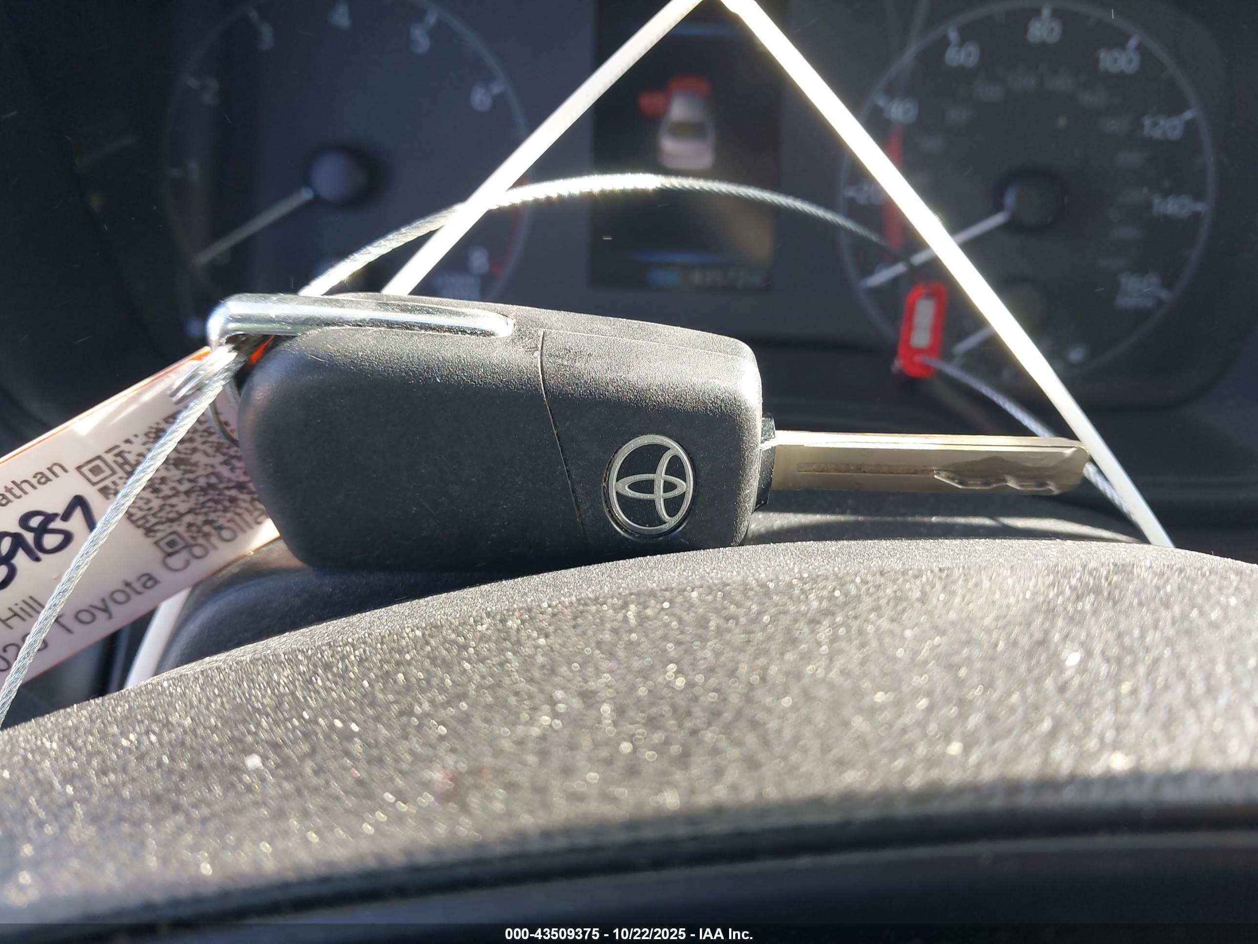 TOYOTA COROLLA image 11