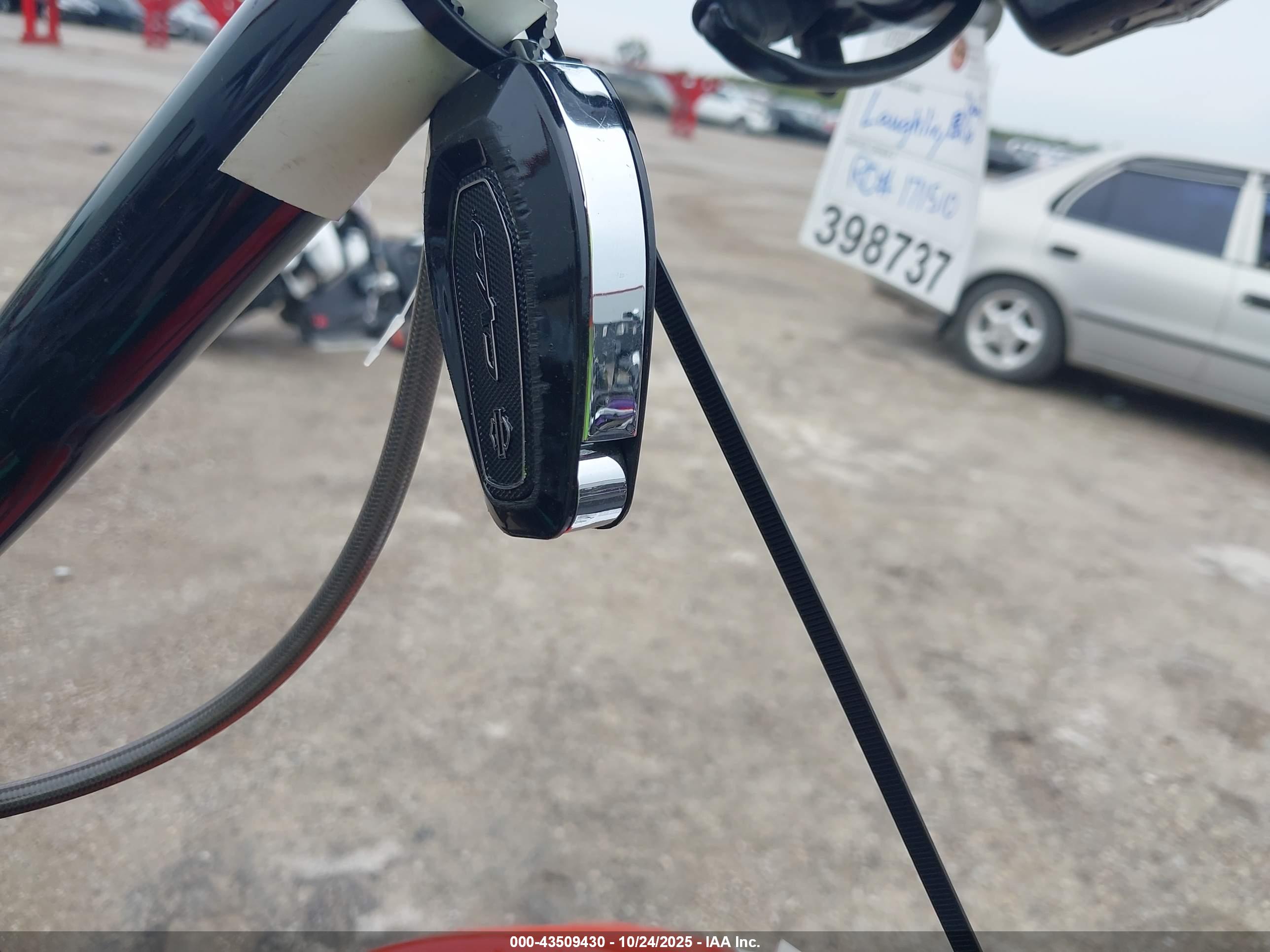 HARLEY-DAVIDSON FLTRXSE image 11