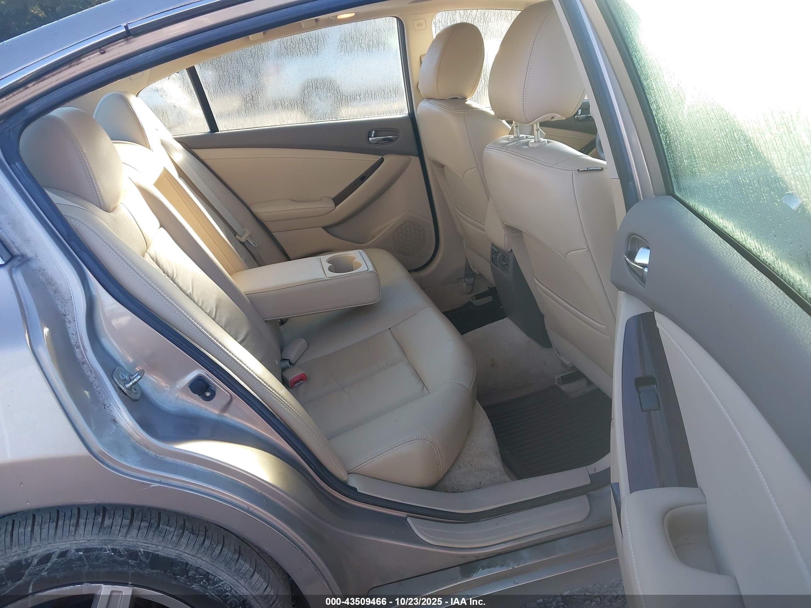NISSAN ALTIMA image 8