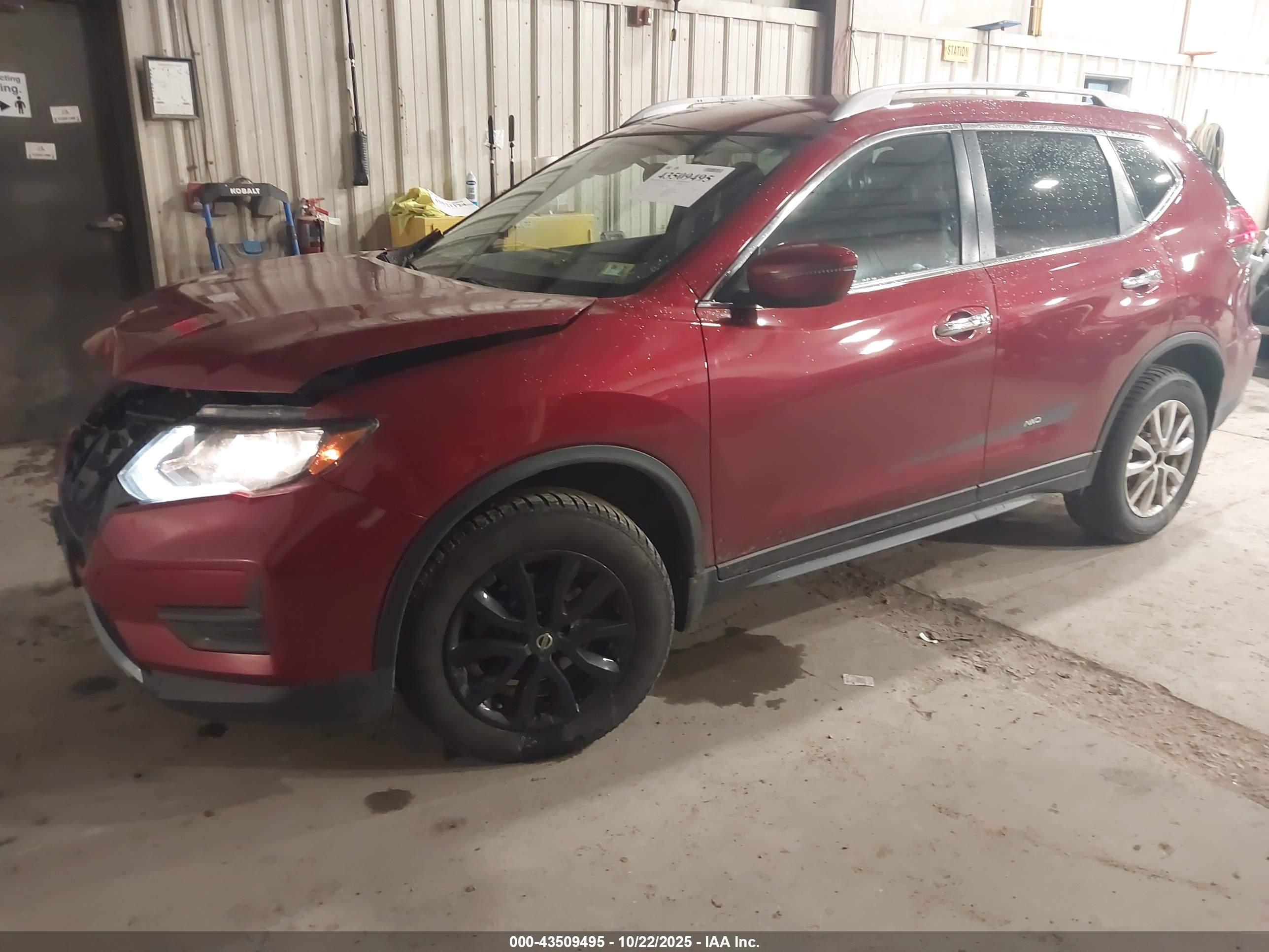 NISSAN ROGUE image 2