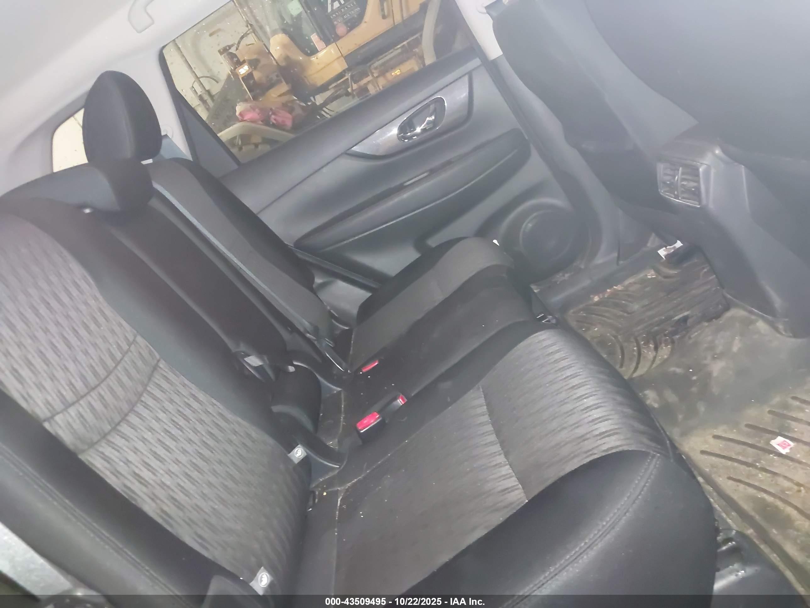 NISSAN ROGUE image 8