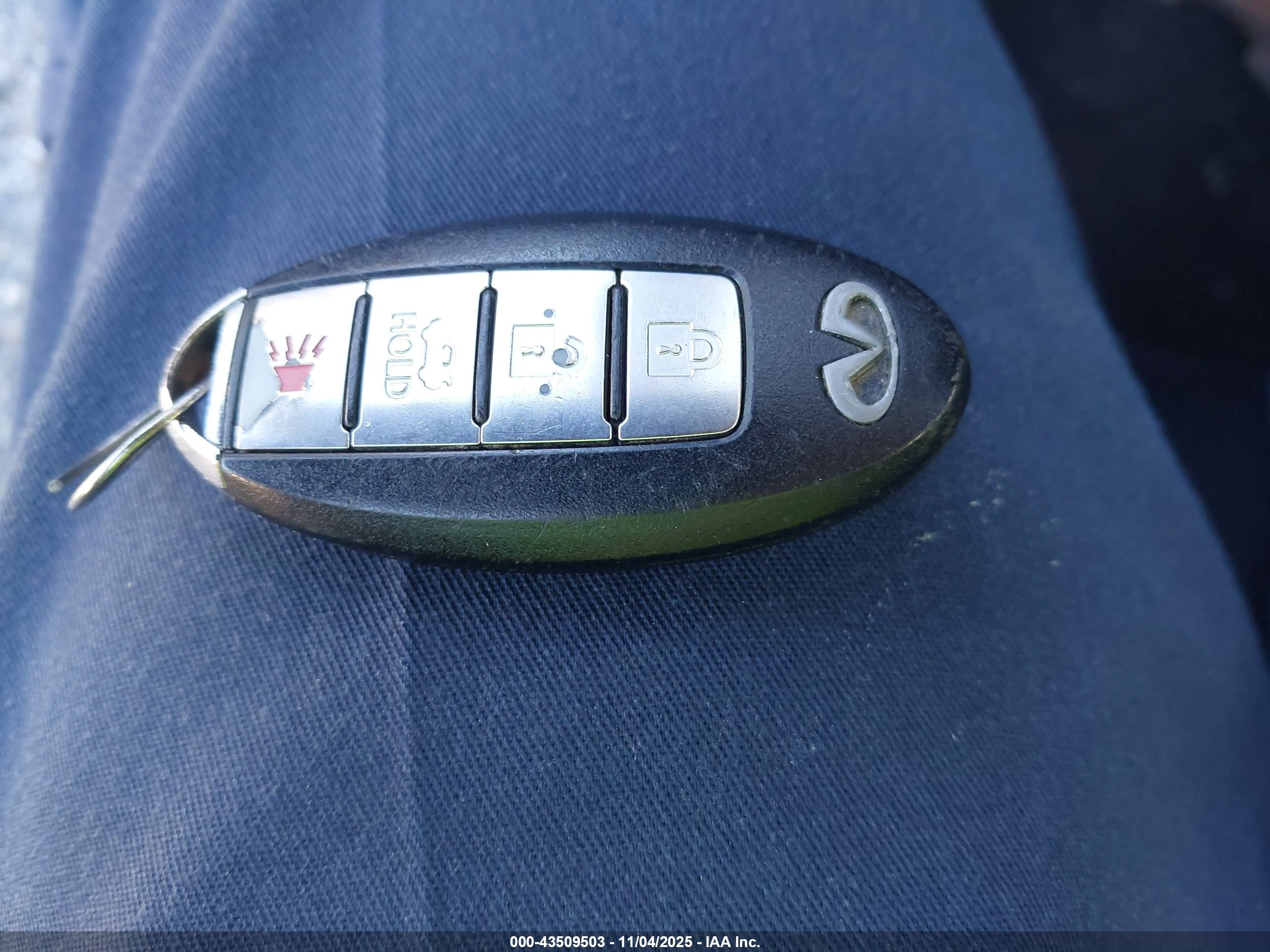 INFINITI Q70L image 11