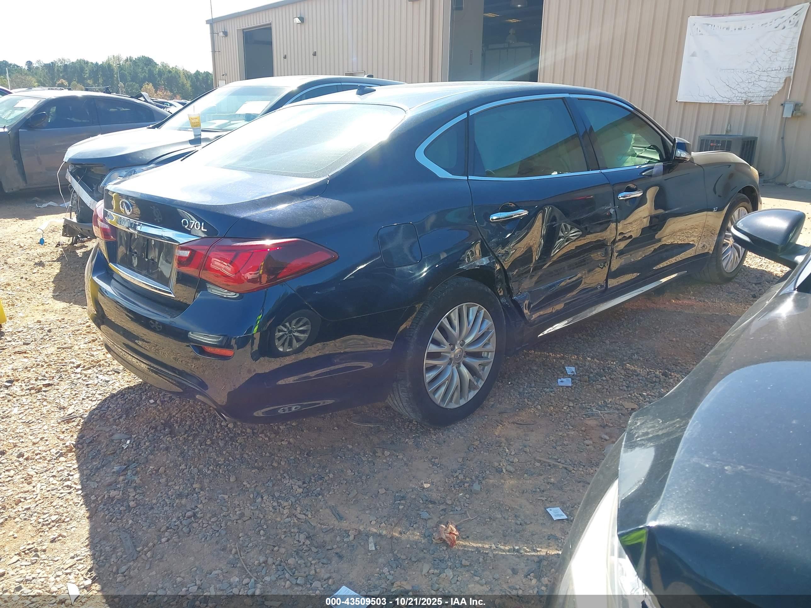INFINITI Q70L image 4
