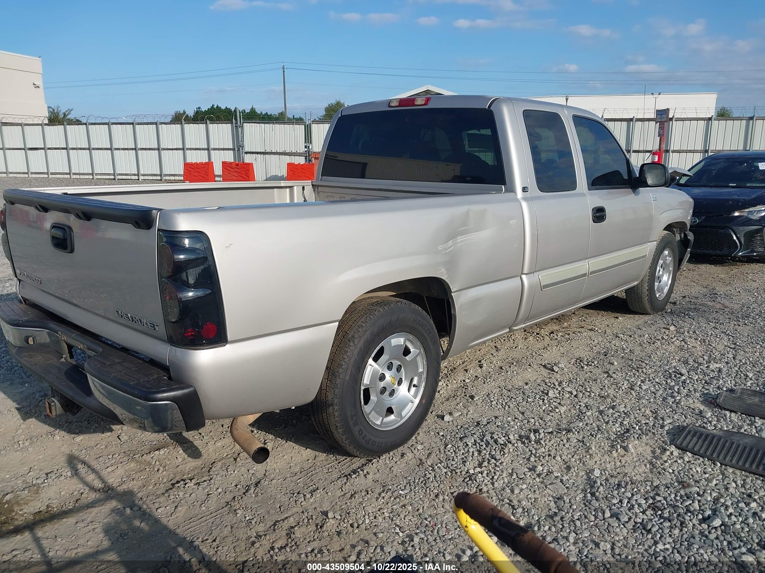 CHEVROLET SILVERADO image 4