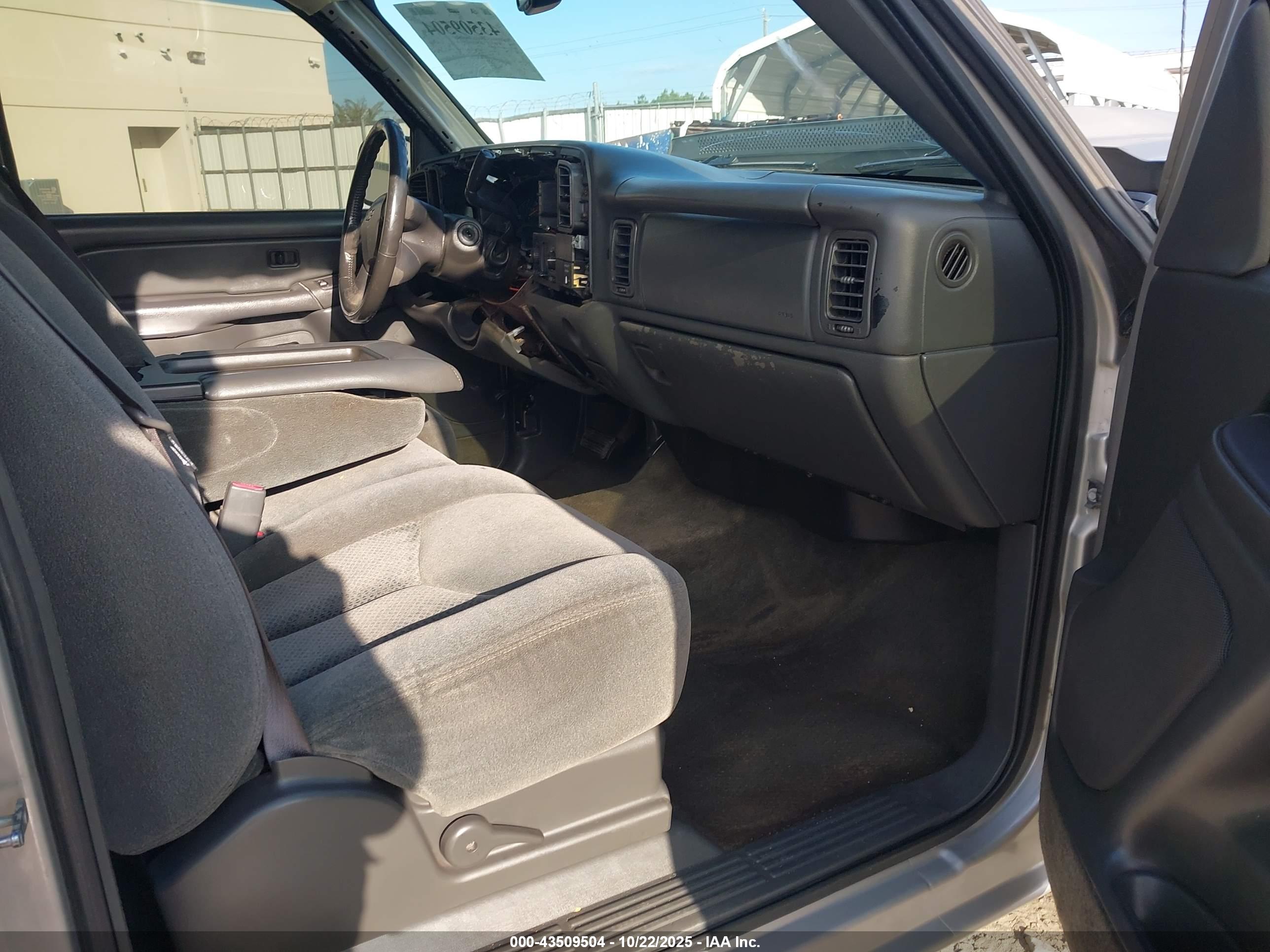 CHEVROLET SILVERADO image 5