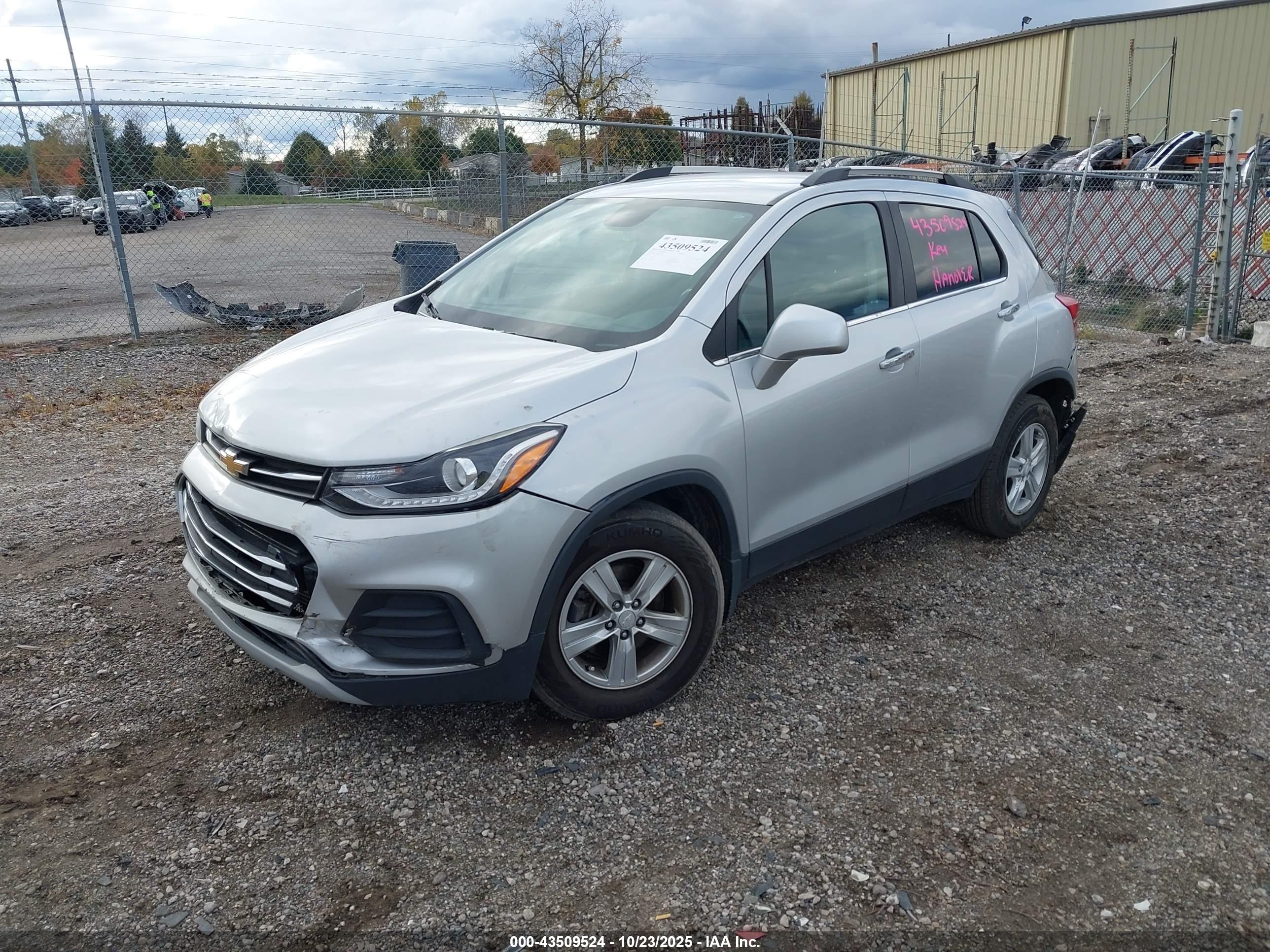 CHEVROLET TRAX image 2