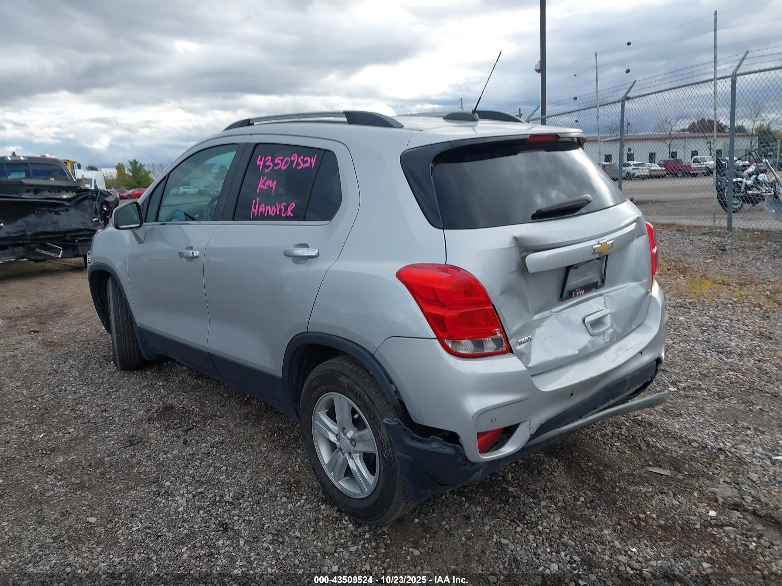 CHEVROLET TRAX image 3