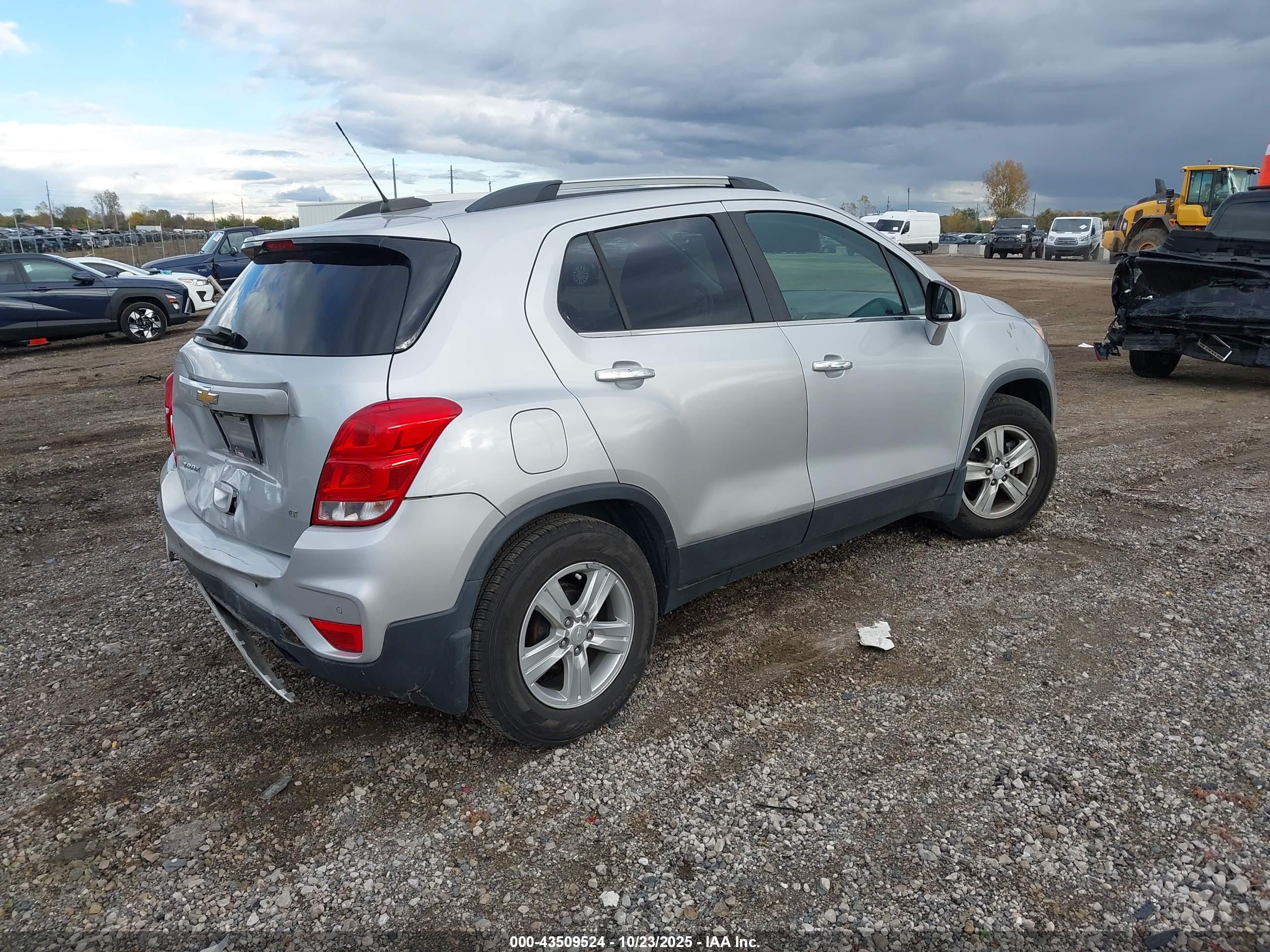 CHEVROLET TRAX image 4