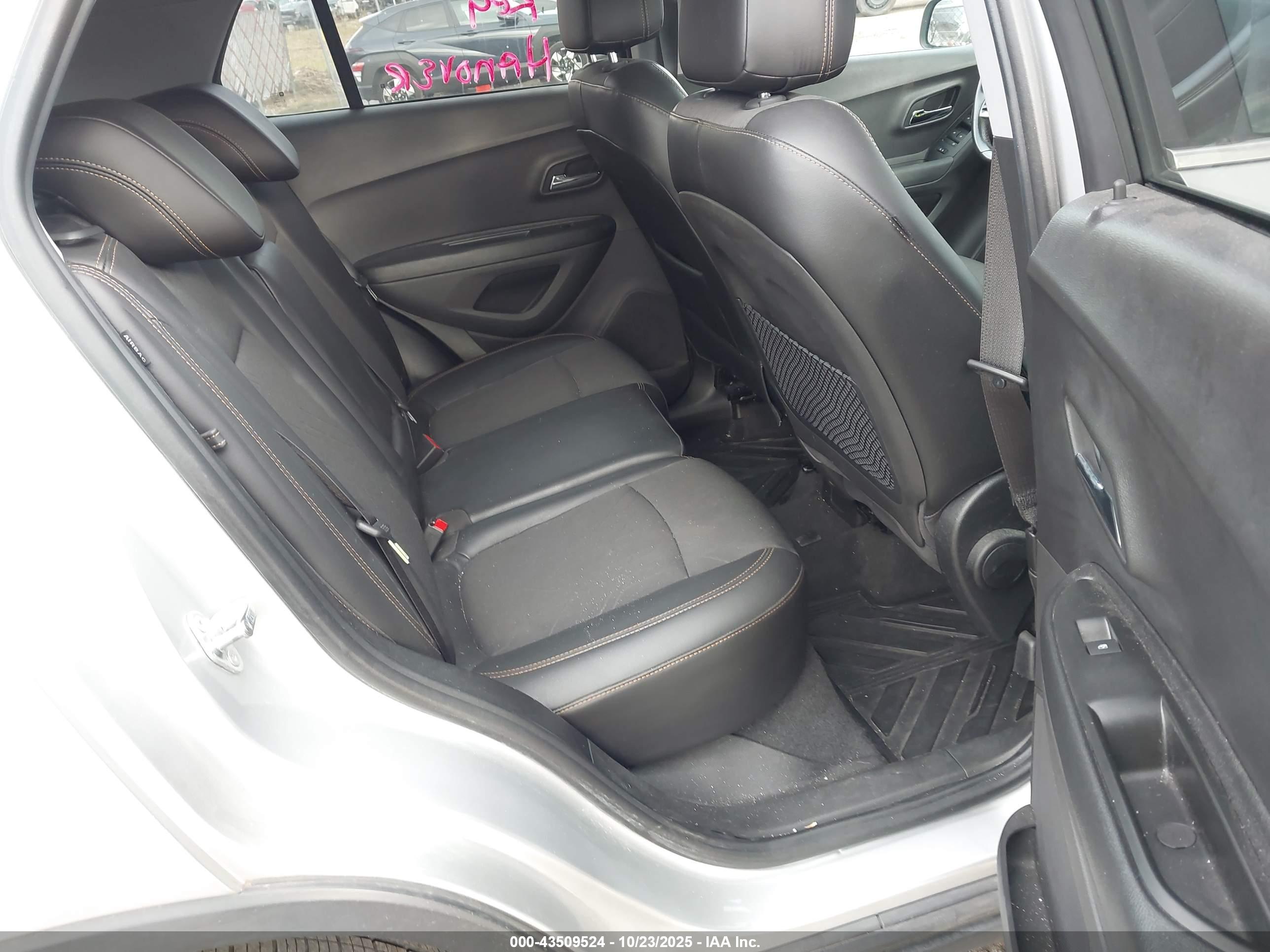 CHEVROLET TRAX image 8