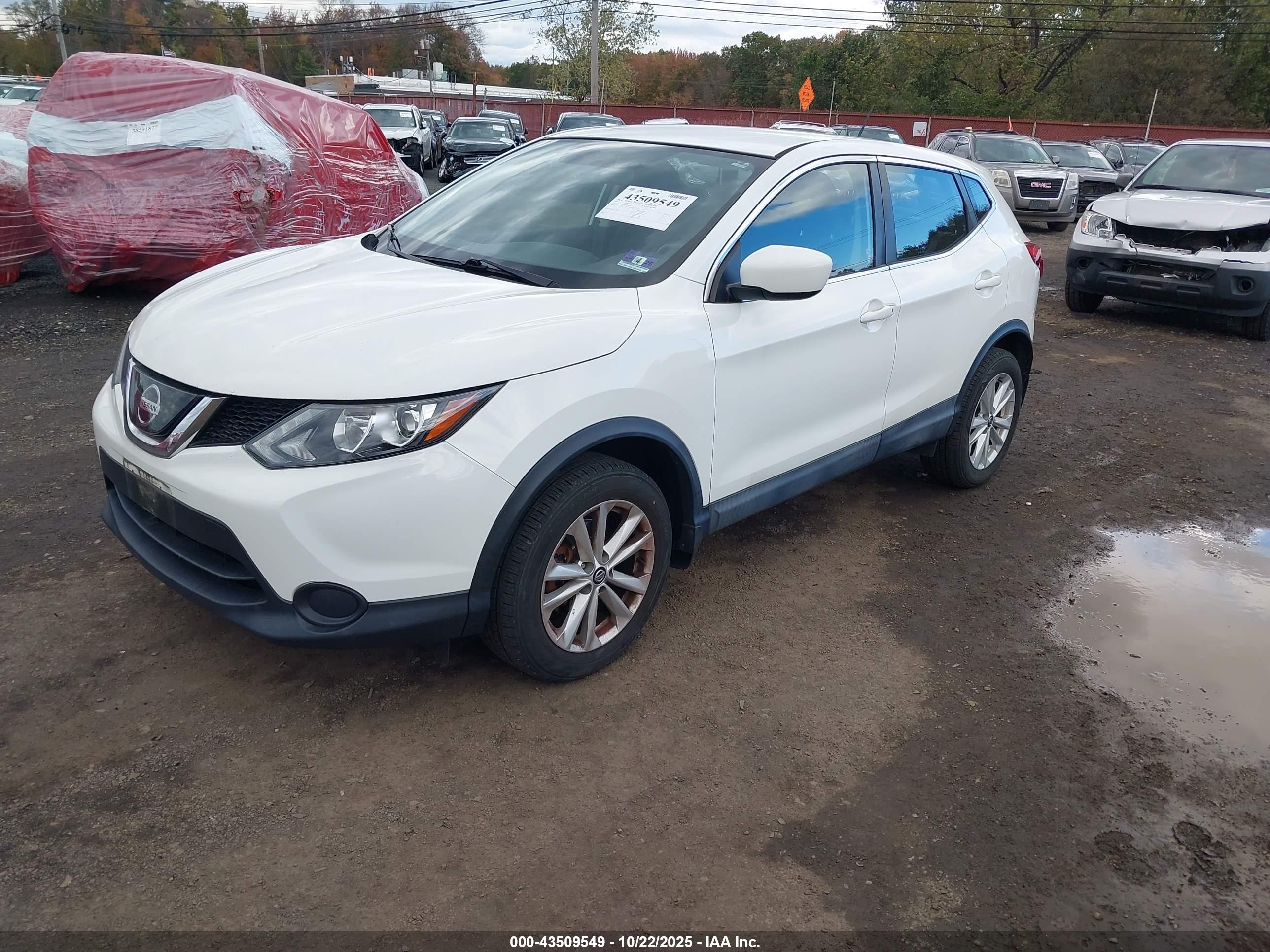 NISSAN ROGUE image 2