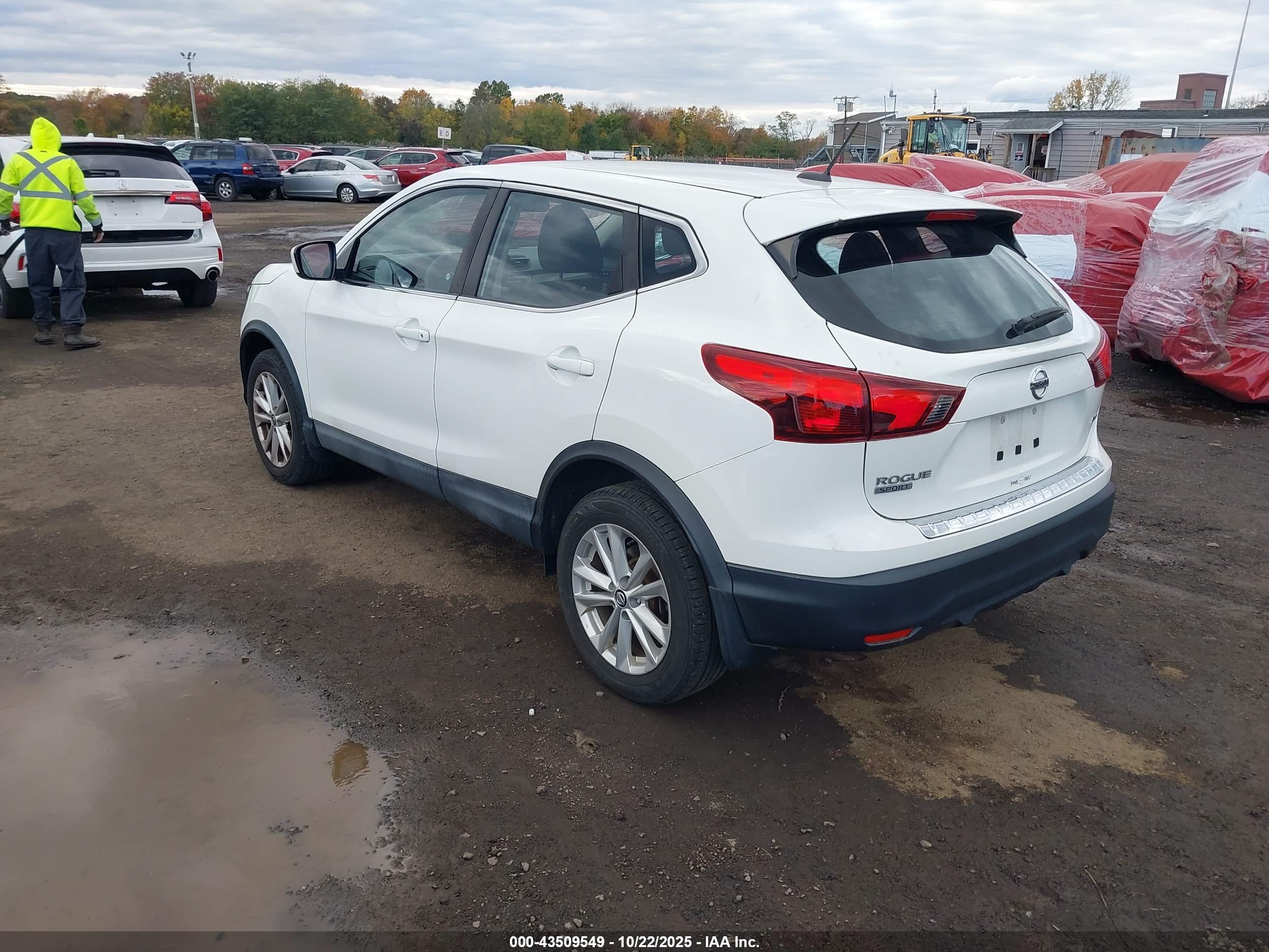 NISSAN ROGUE image 3