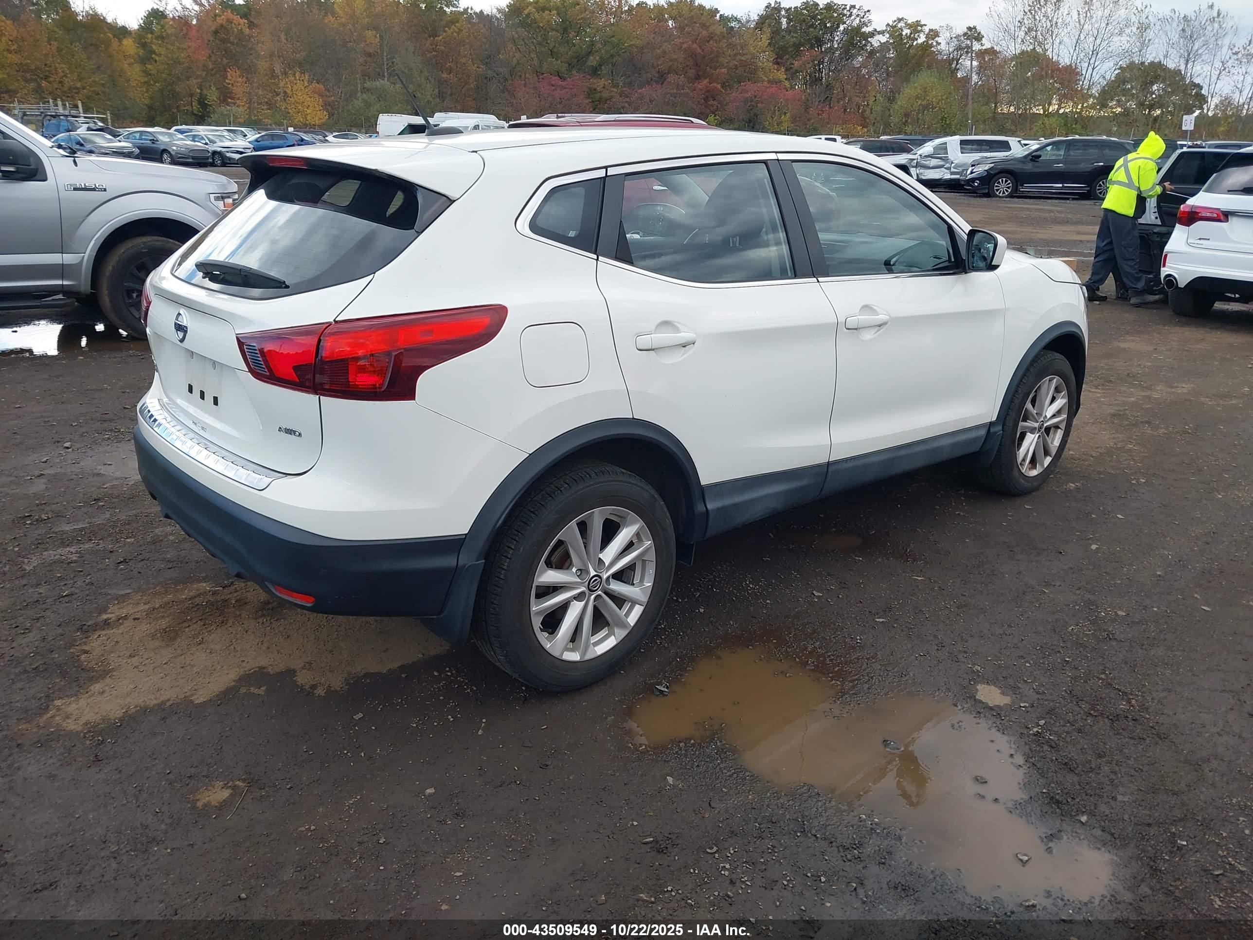 NISSAN ROGUE image 4